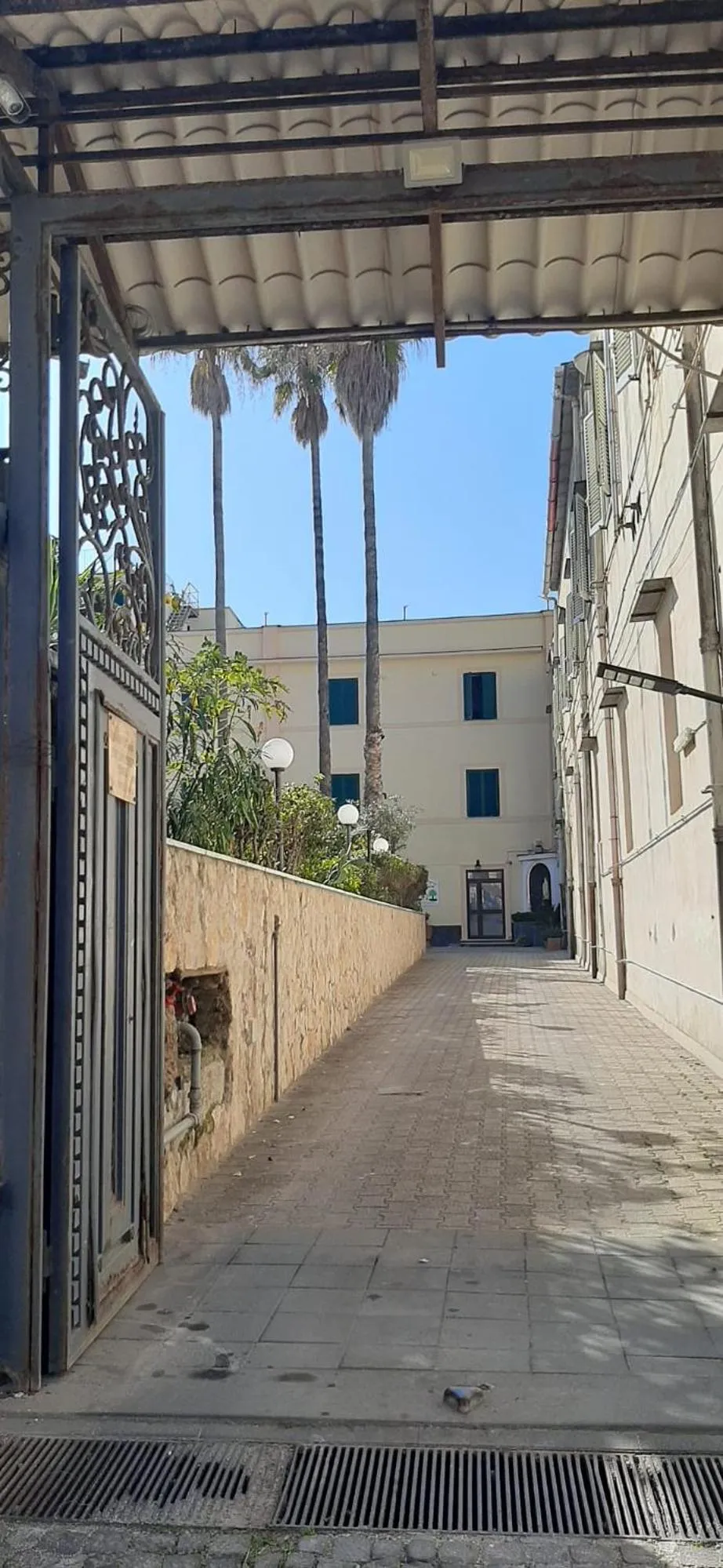 Property building in Villa Pacis