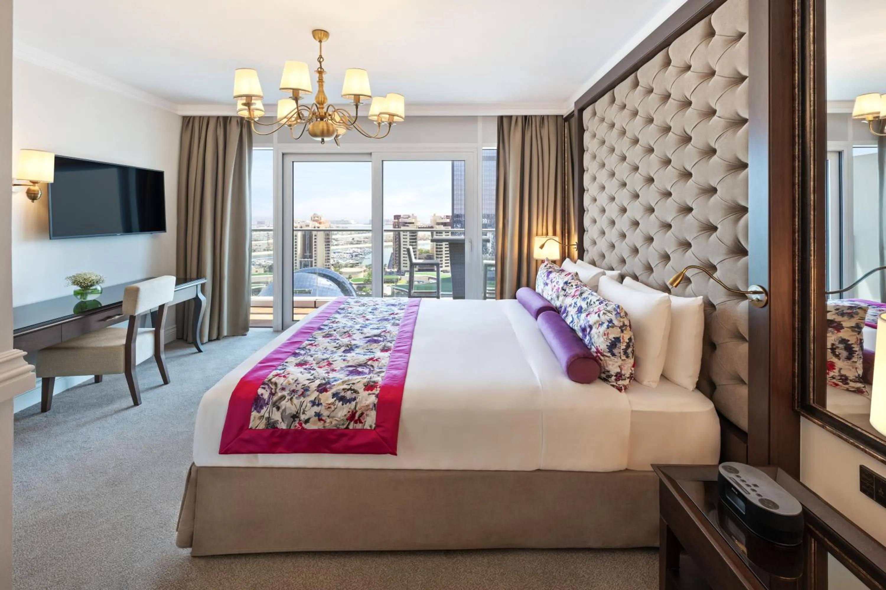 Bedroom, Bed in Dukes The Palm Dubai Hotel