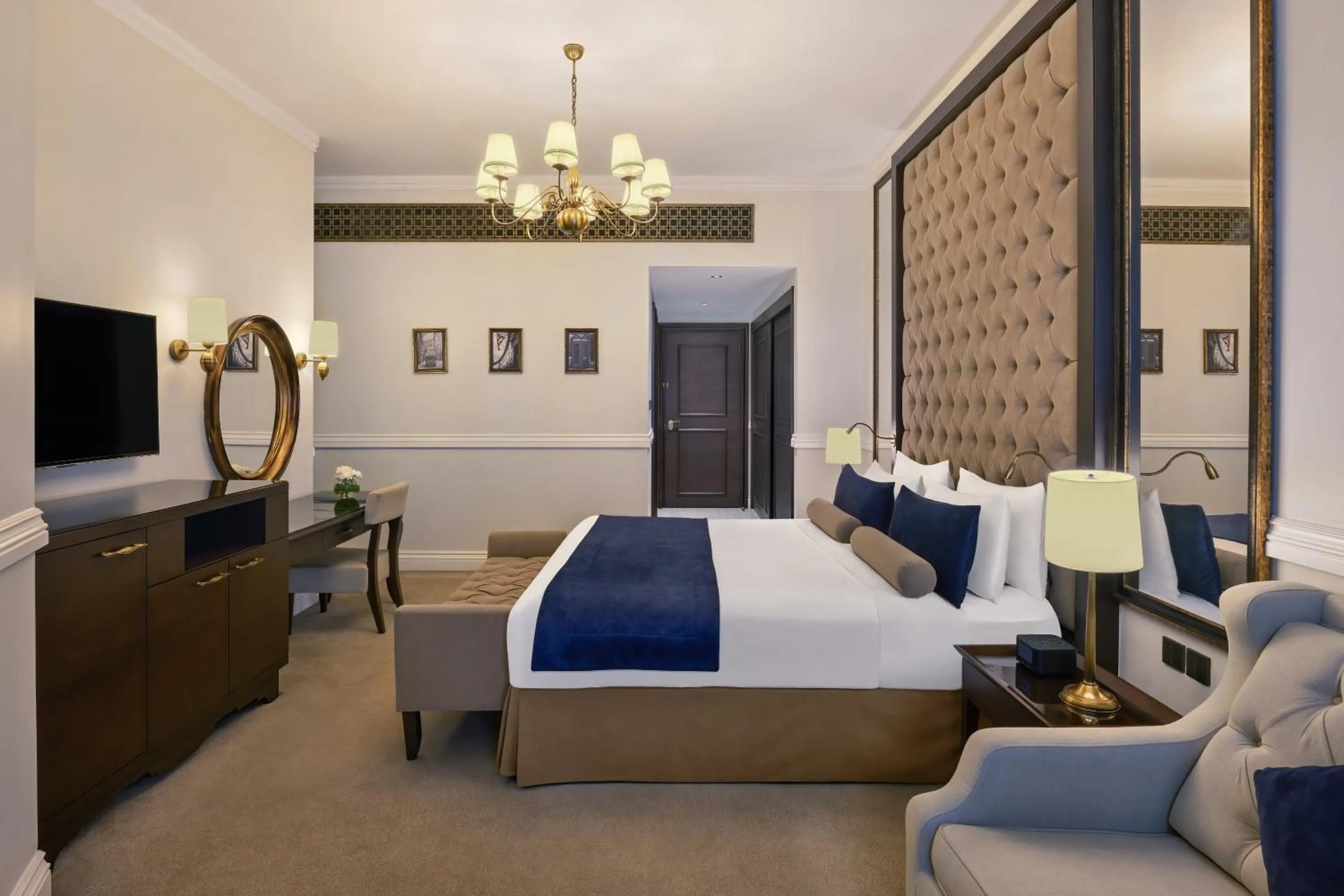 Bedroom, Bed in Dukes The Palm Dubai Hotel