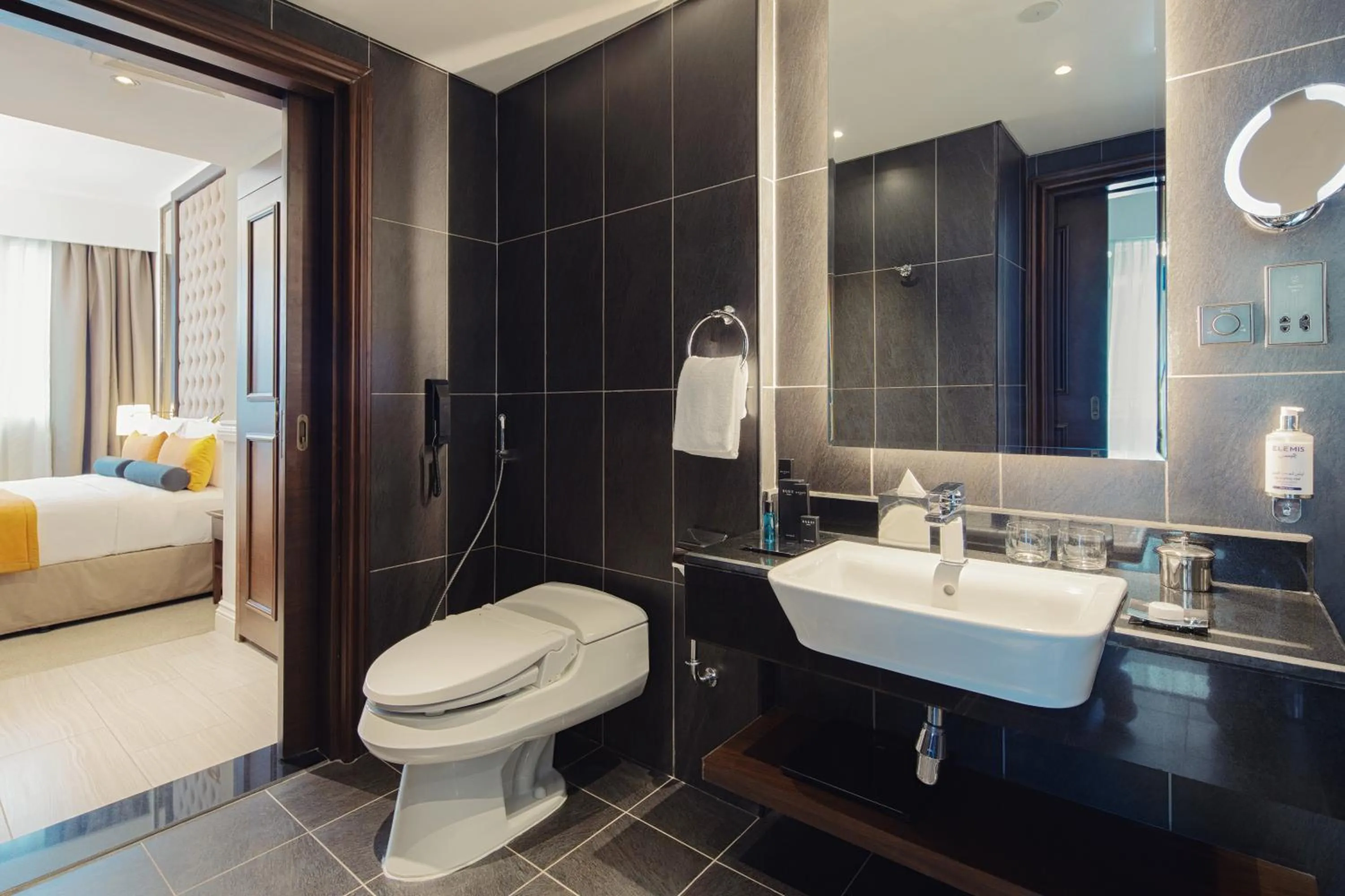 Bathroom, Bed in Dukes The Palm Dubai Hotel