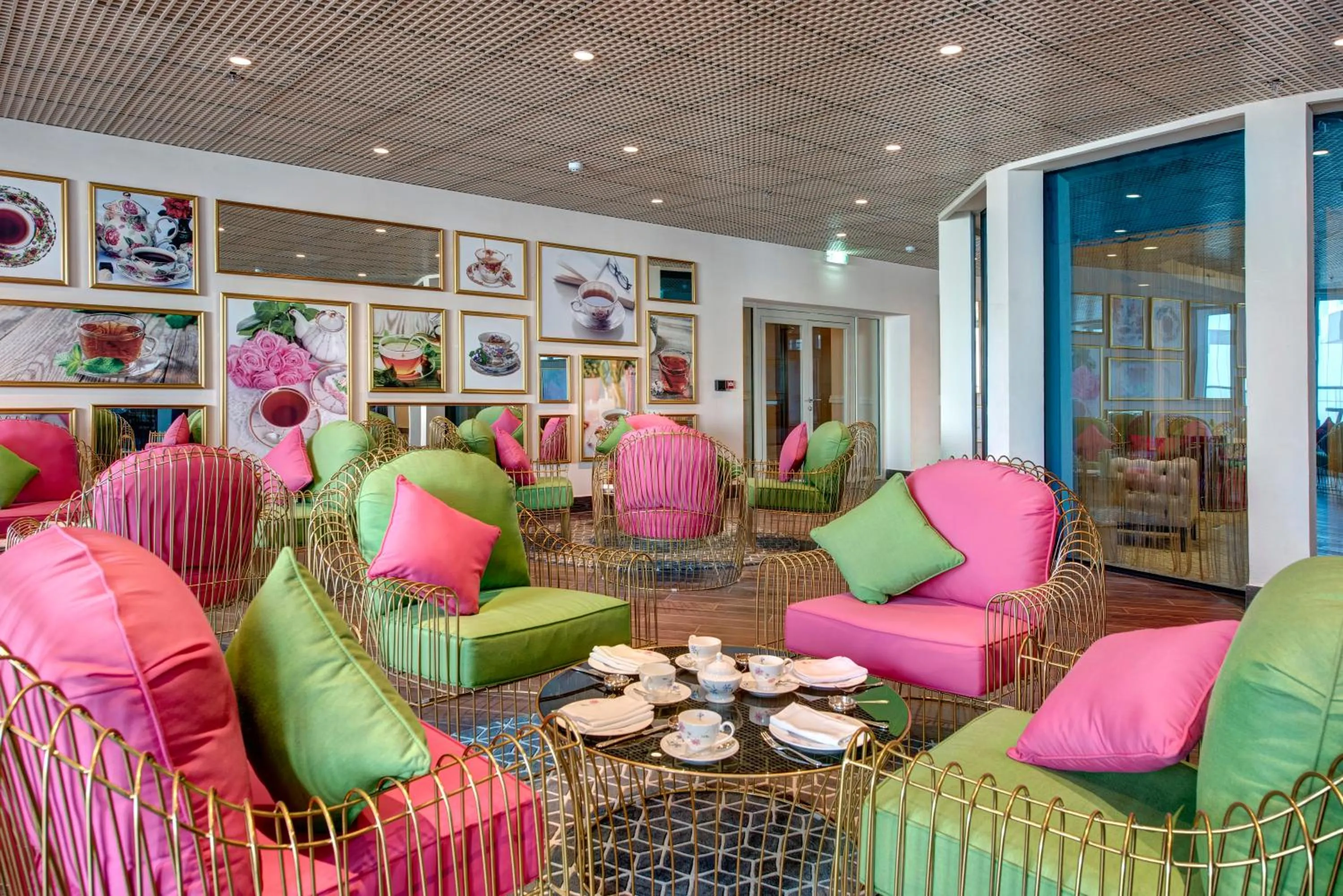 Lounge or bar in Dukes The Palm Dubai Hotel