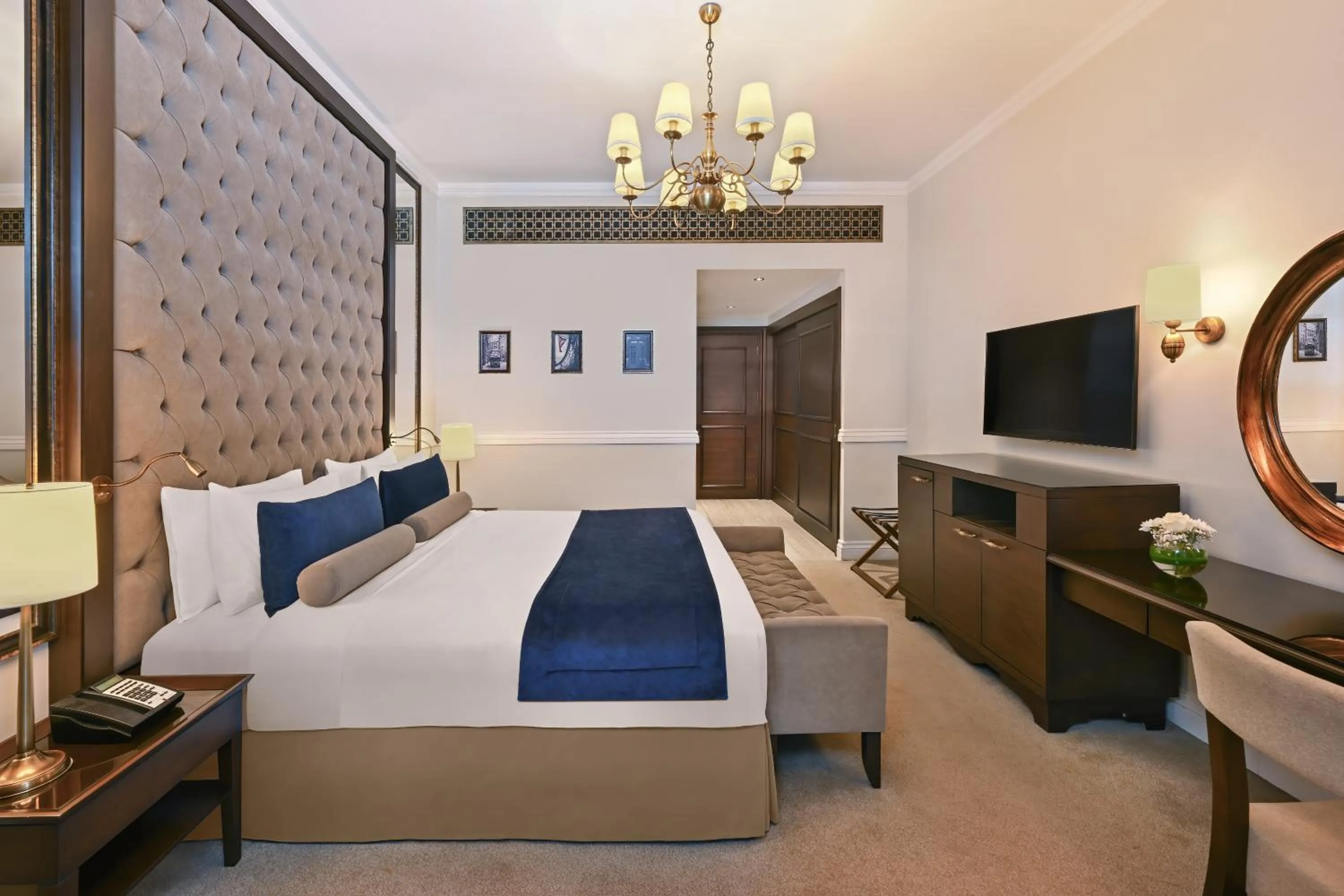 Bedroom, Bed in Dukes The Palm Dubai Hotel