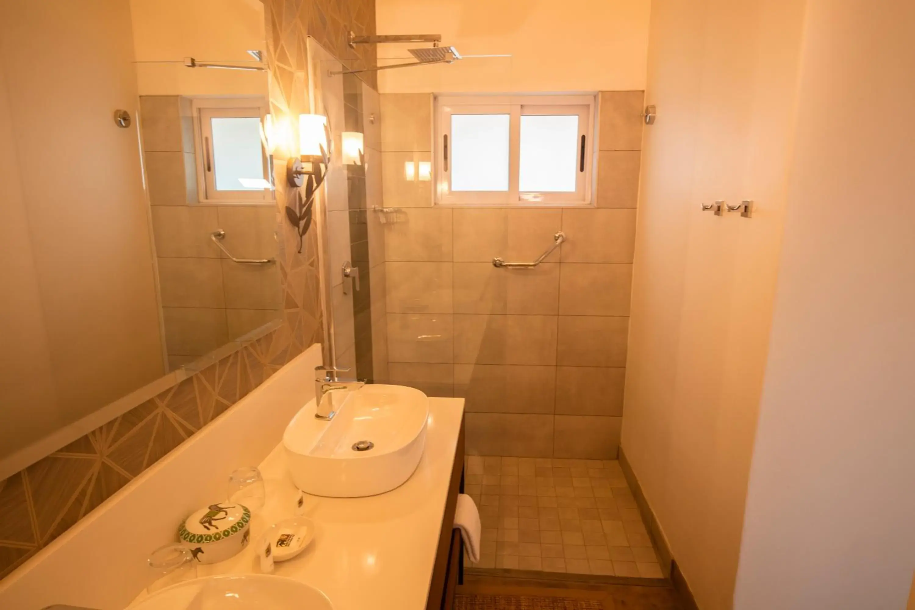 Deluxe Twin Room - single occupancy in Shearwater's Explorers Village Deluxe Twin Room - single occupancy in Shearwater's Explorers Village