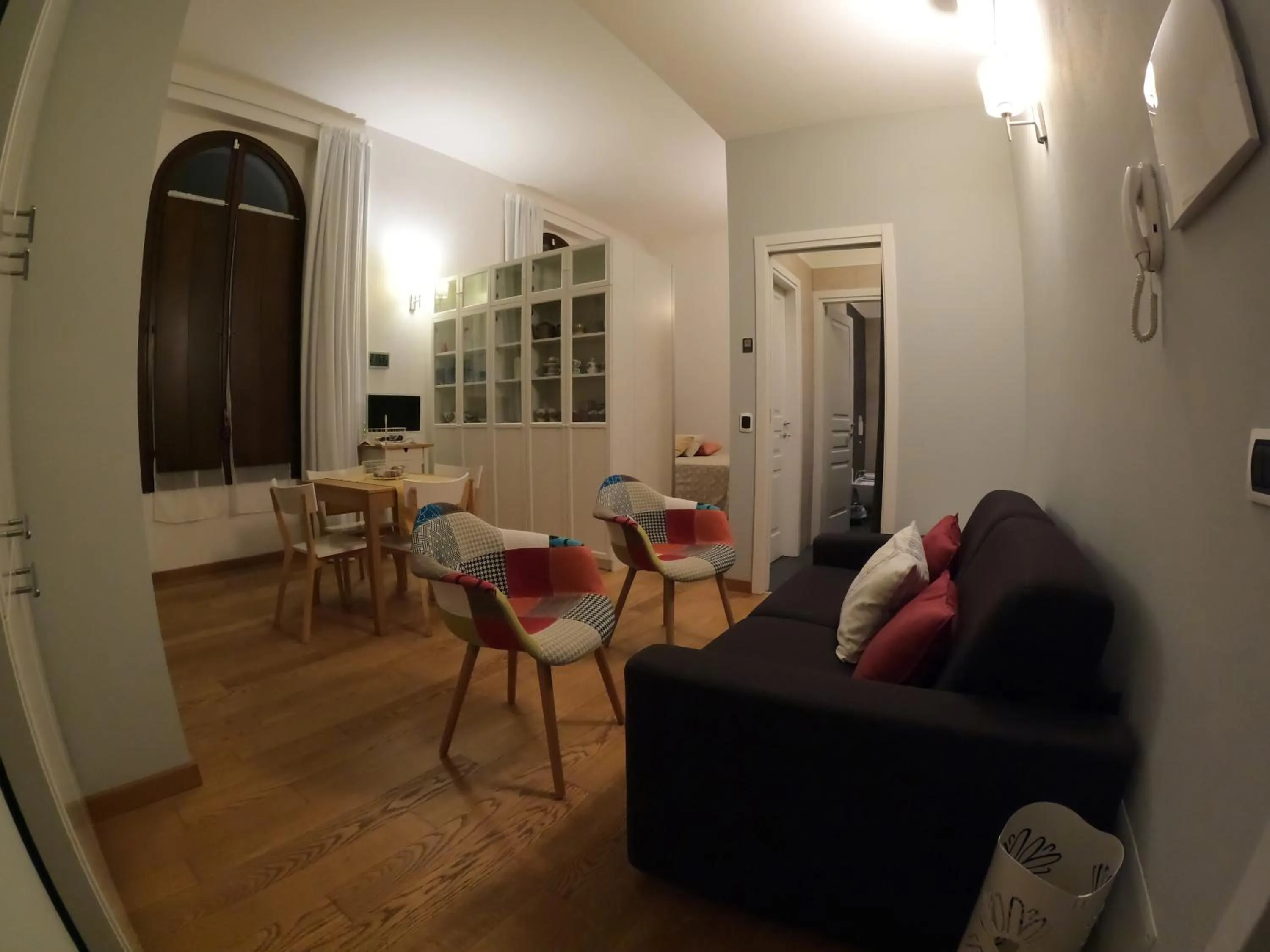 Seating area in Five Roses Bed & Breakfast