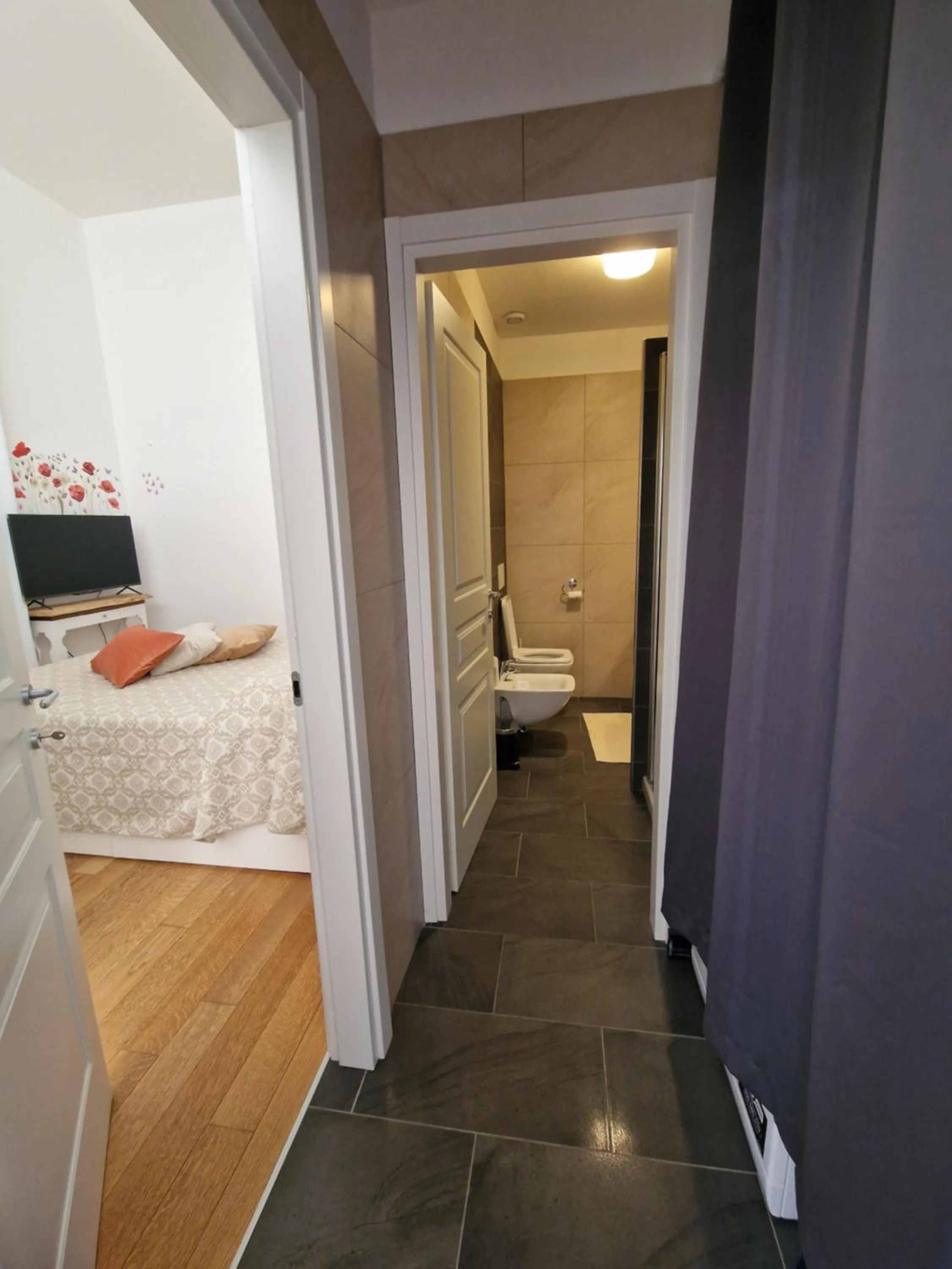 Bathroom in Five Roses Bed & Breakfast