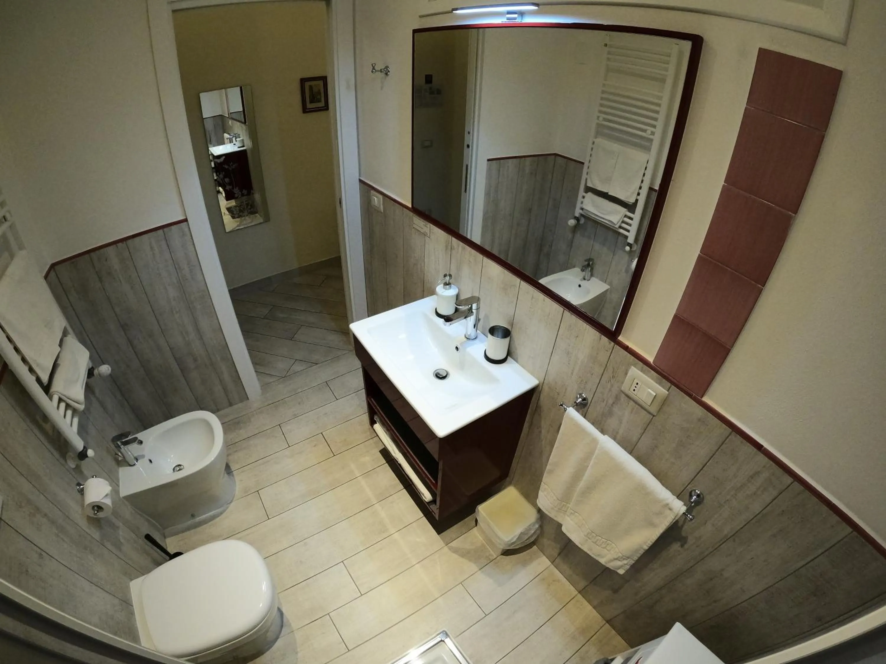 Bathroom in Five Roses Bed & Breakfast