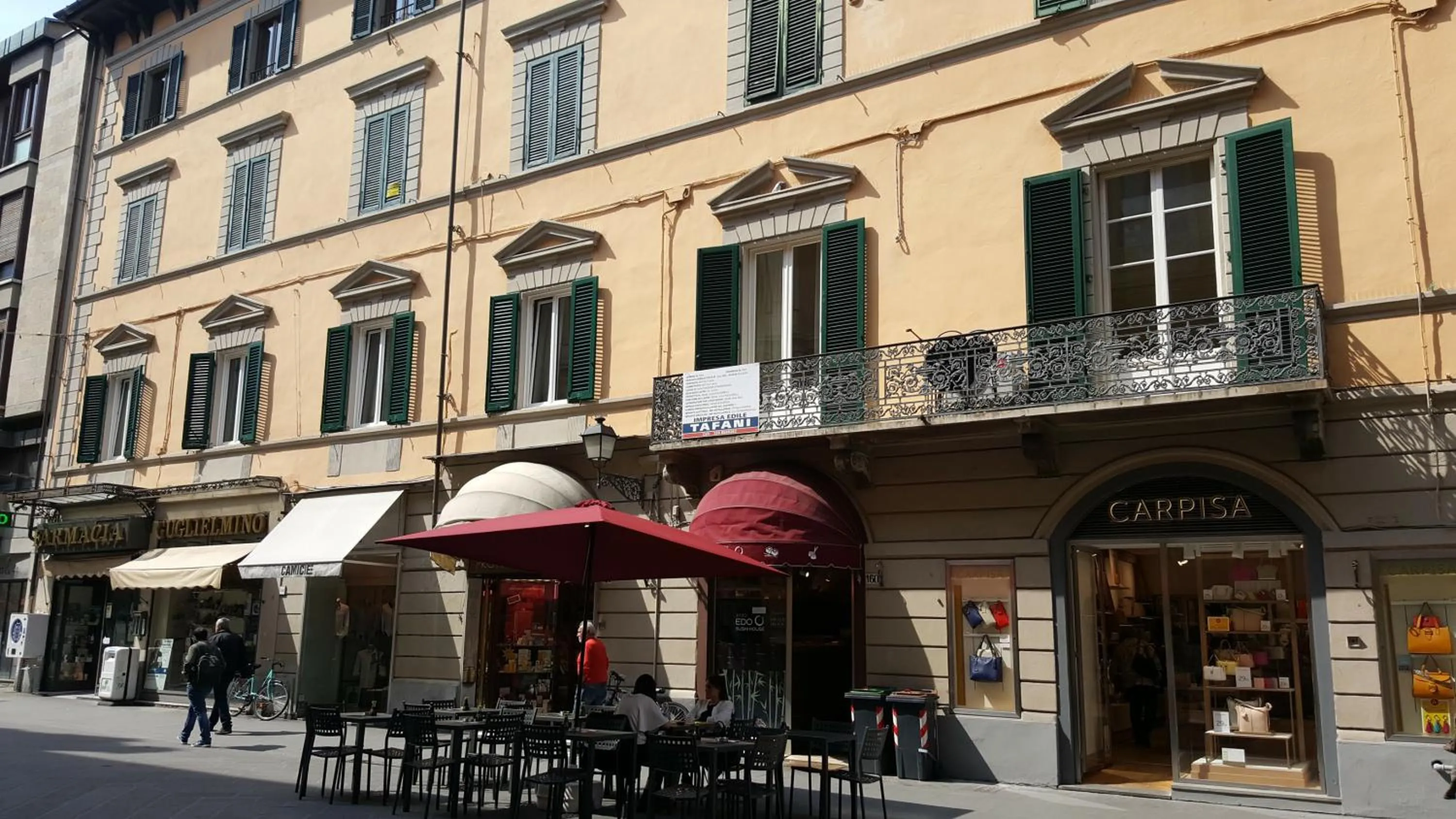 Property building in Five Roses Bed & Breakfast