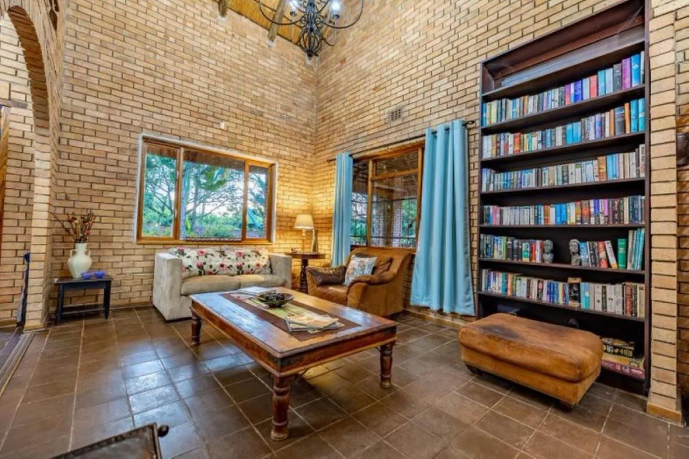 Library in Dreamfields Guesthouse