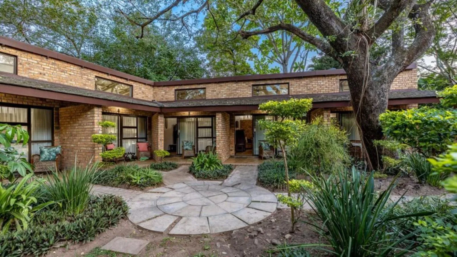 Property building in Dreamfields Guesthouse