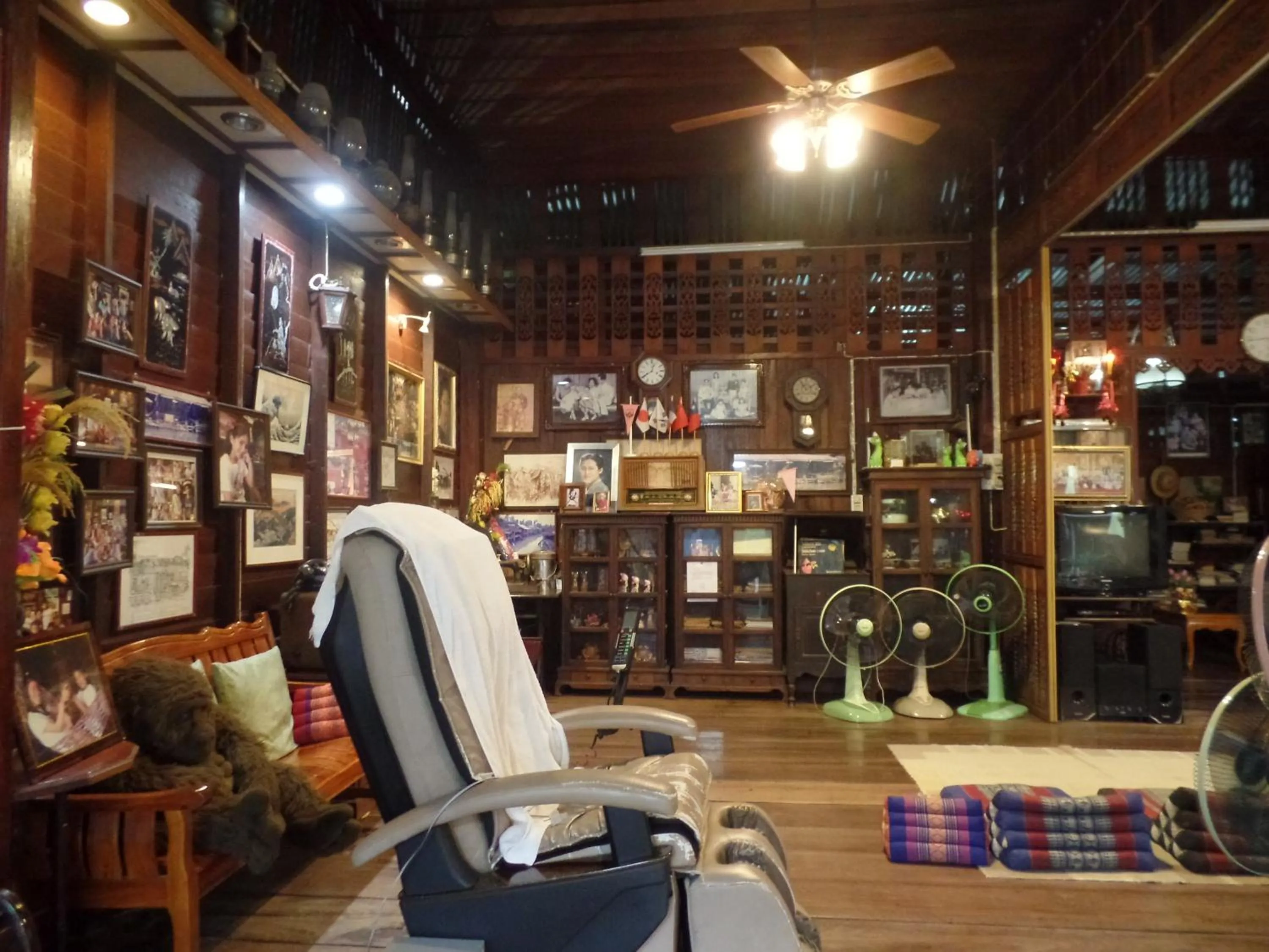 Property building in Ban Mae Arom