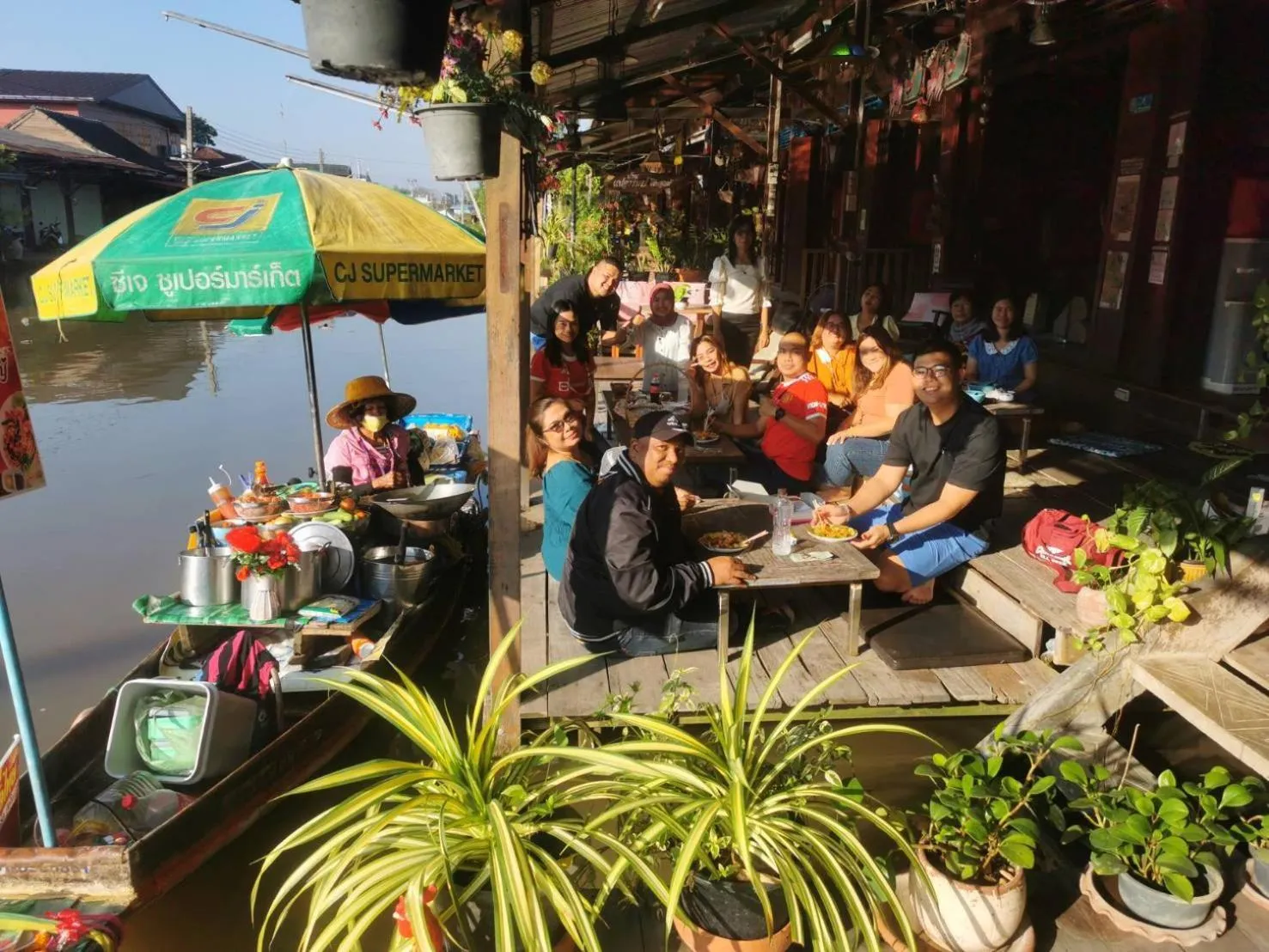 Restaurant/places to eat in Ban Mae Arom