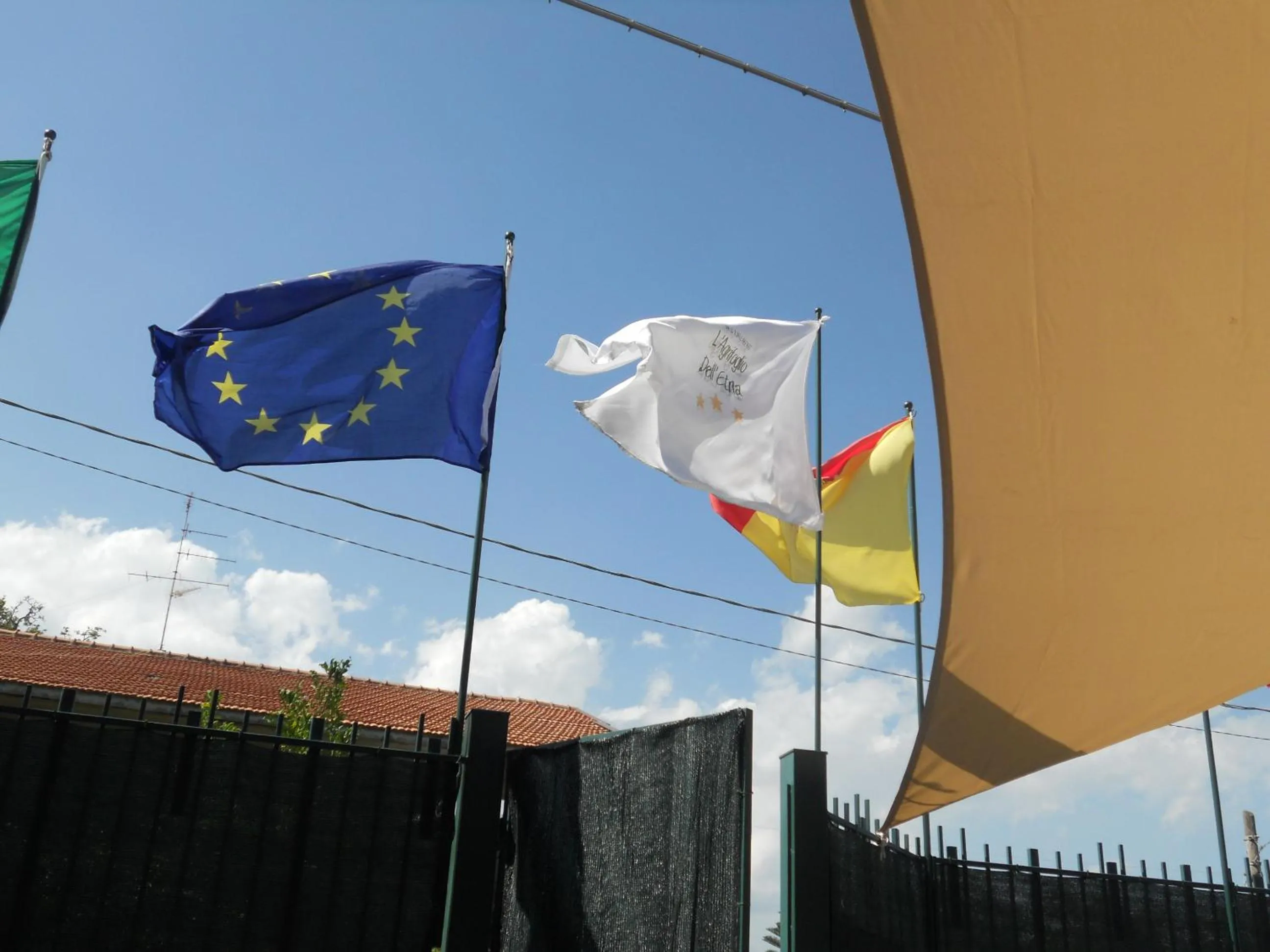 Property logo or sign in L'Agrifoglio Dell'Etna