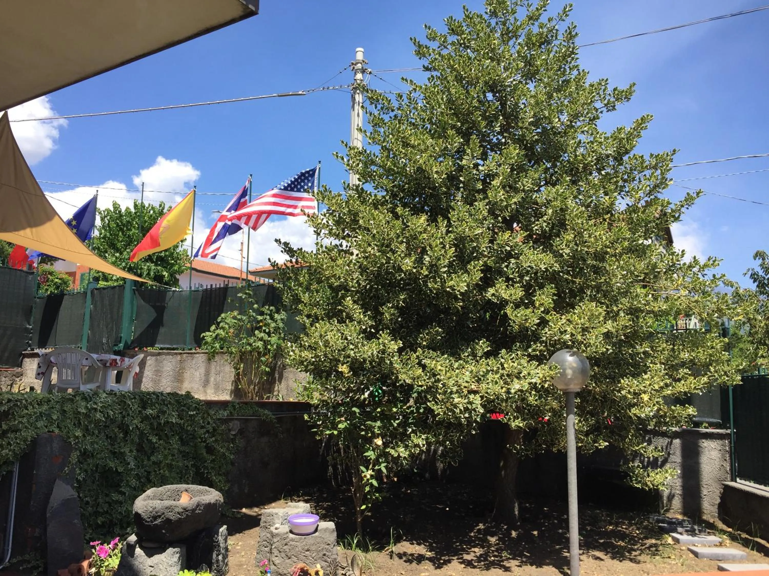 Garden in L'Agrifoglio Dell'Etna
