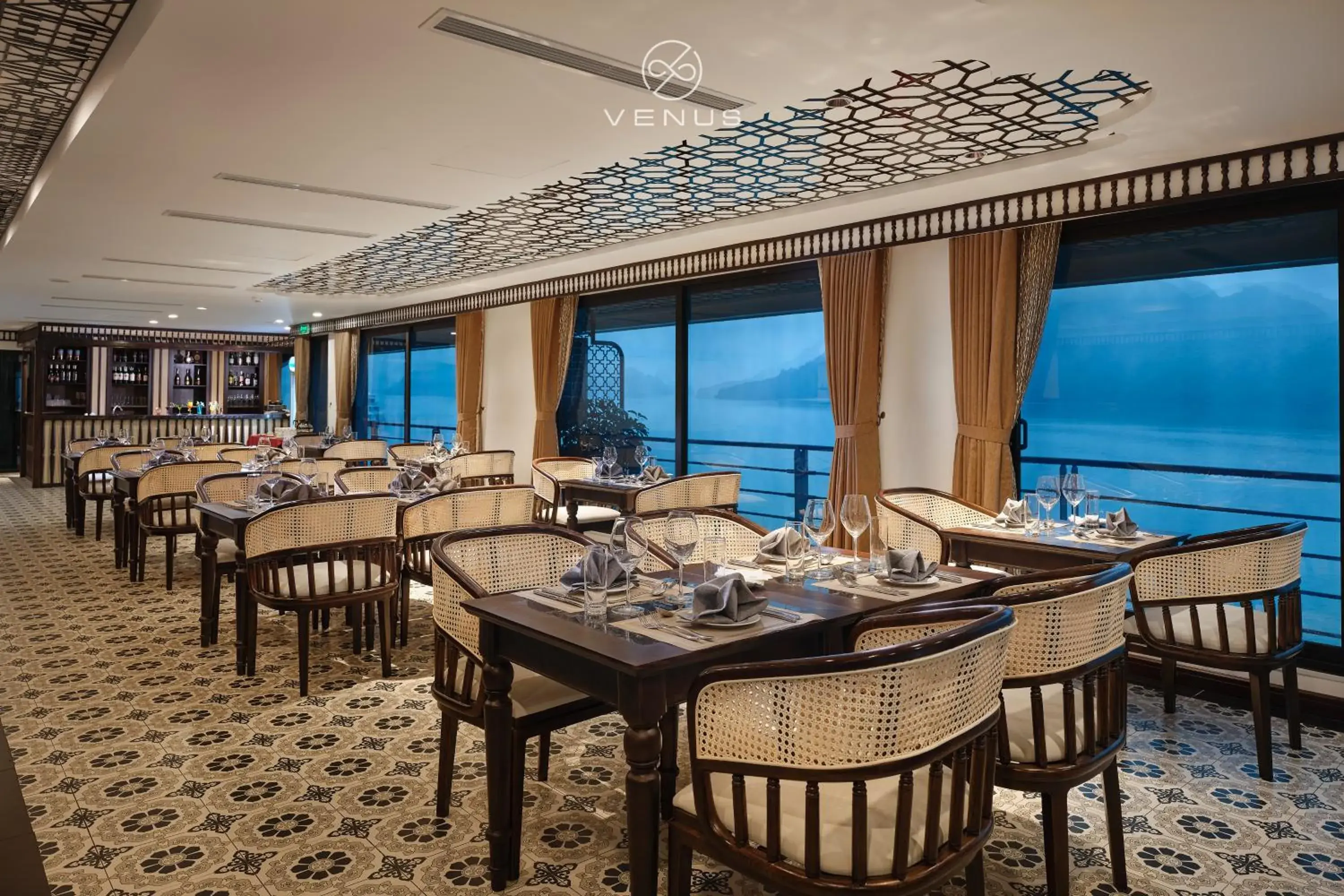 Restaurant/places to eat in Era Cruise Halong Bay by Venus Group Restaurant/places to eat in Era Cruise Halong Bay by Venus Group