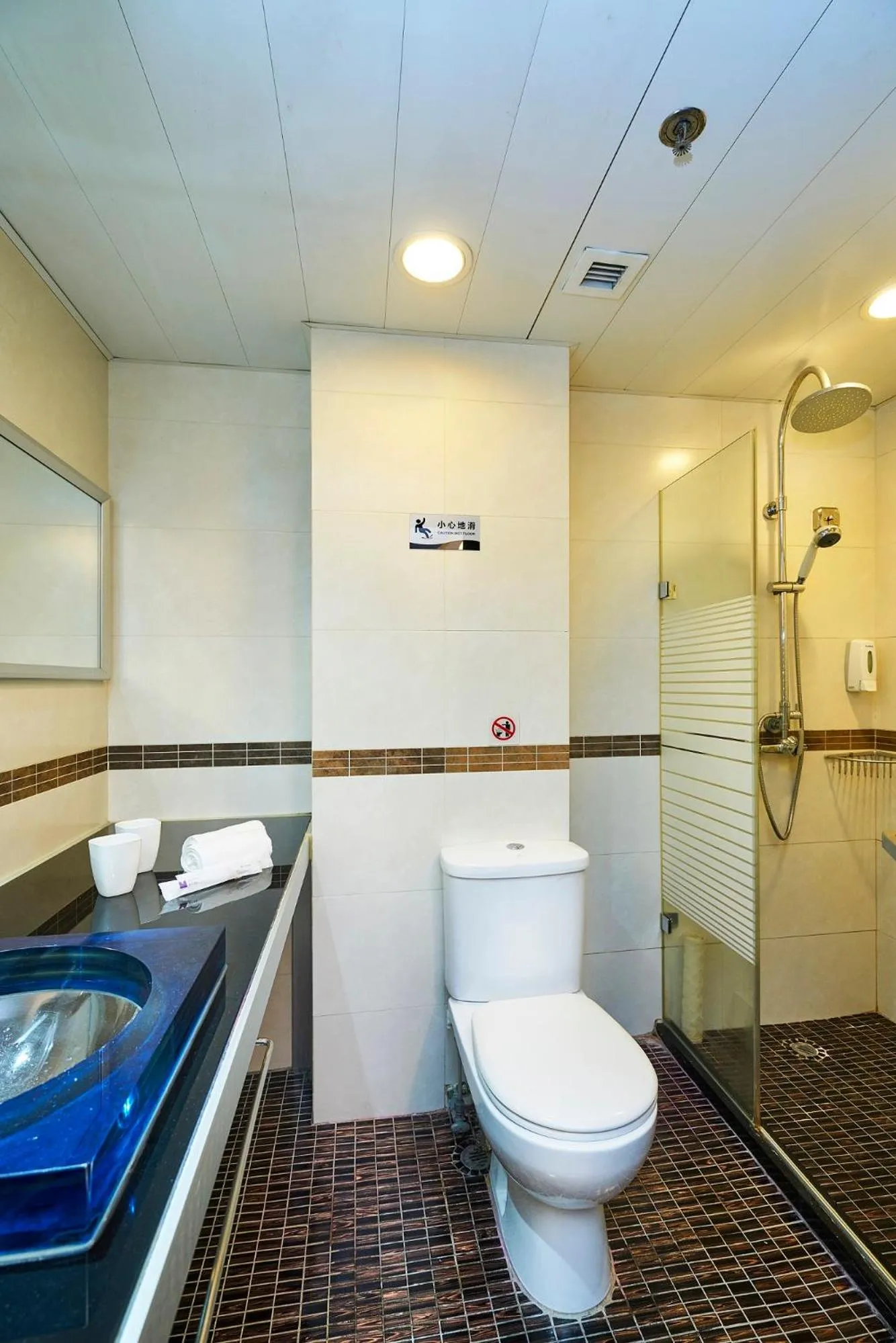 Shower in Pop Inn Mong Kok