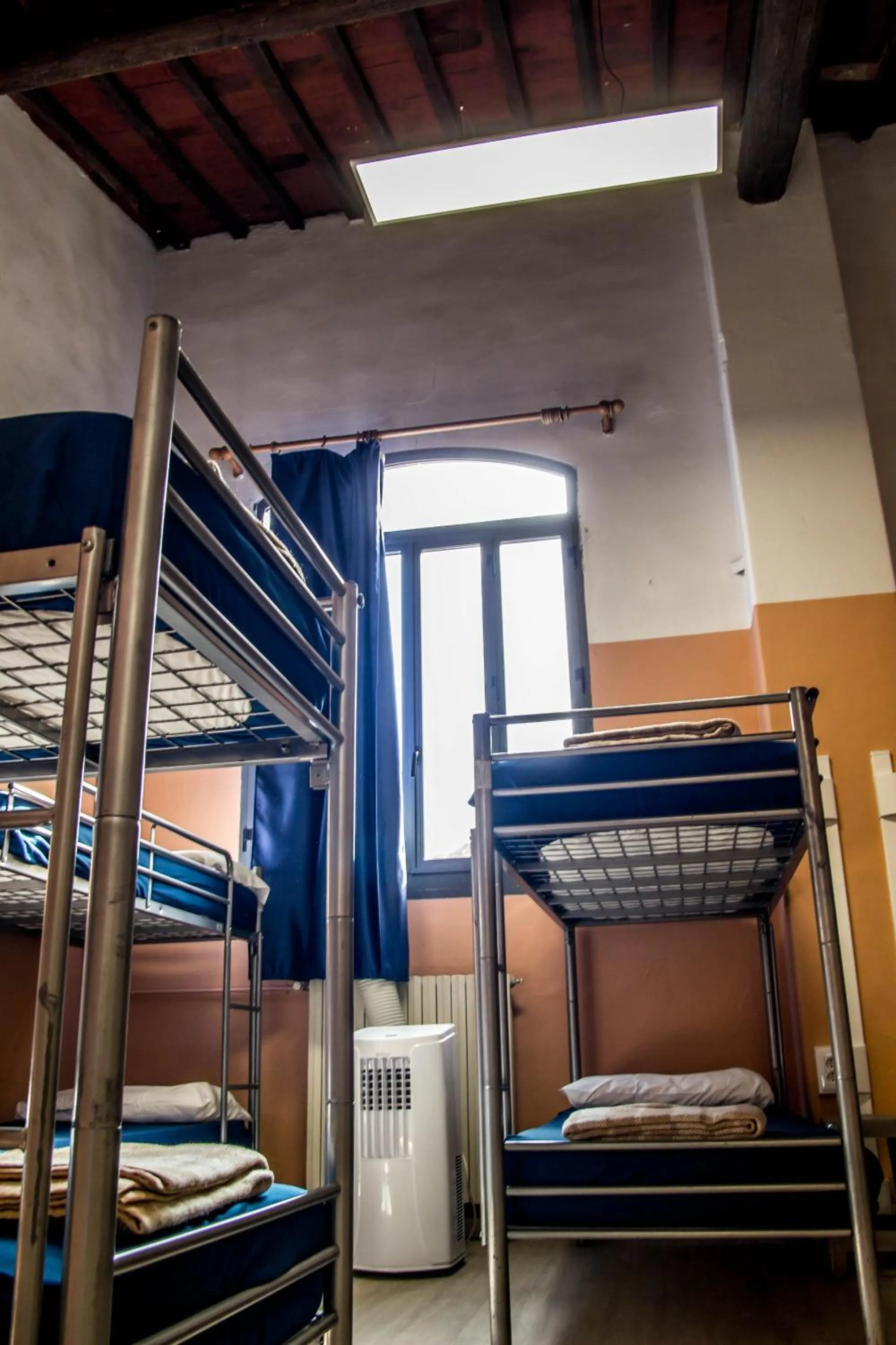 Spring, Bed in Hostel Santa Monaca