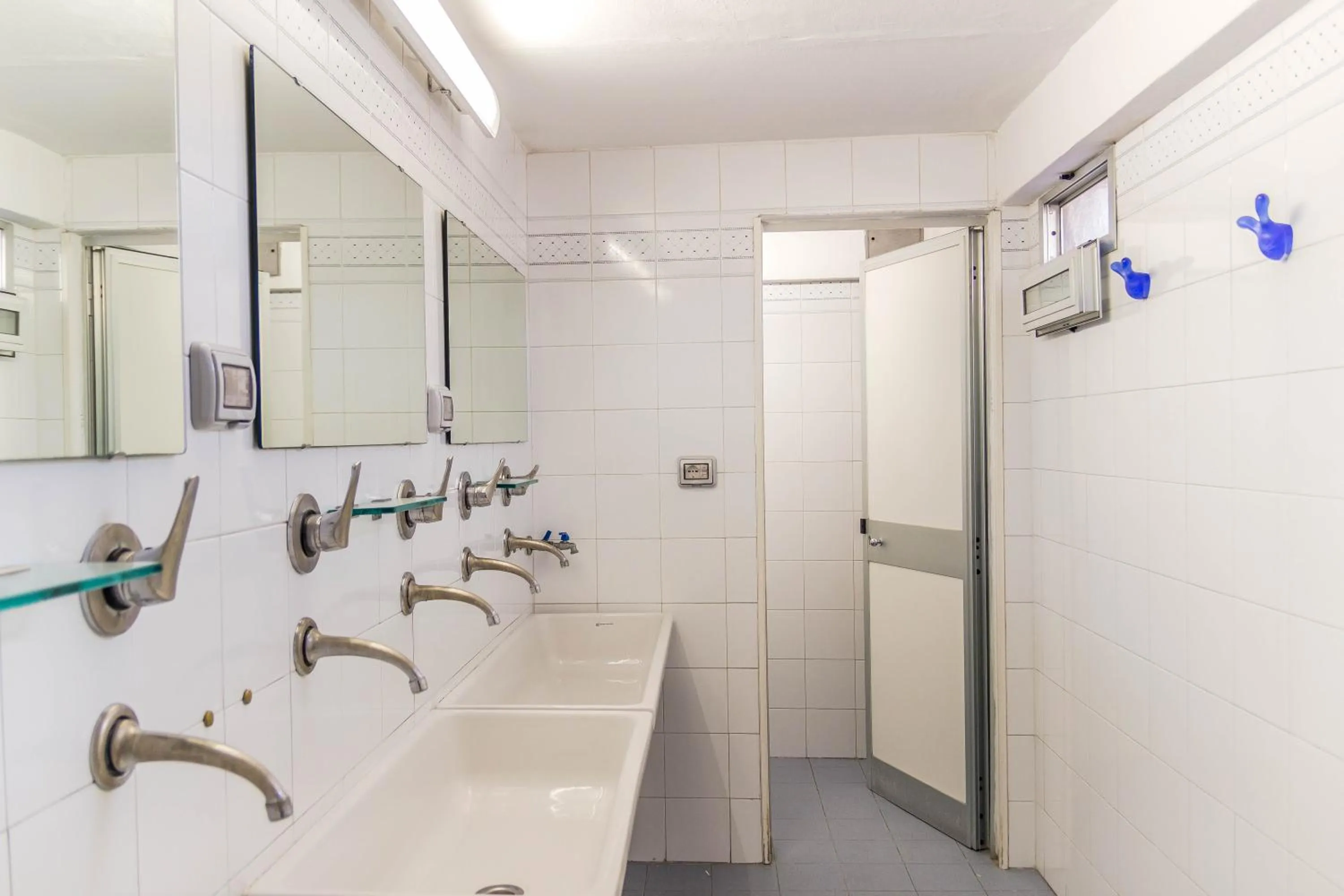 Shower in Hostel Santa Monaca