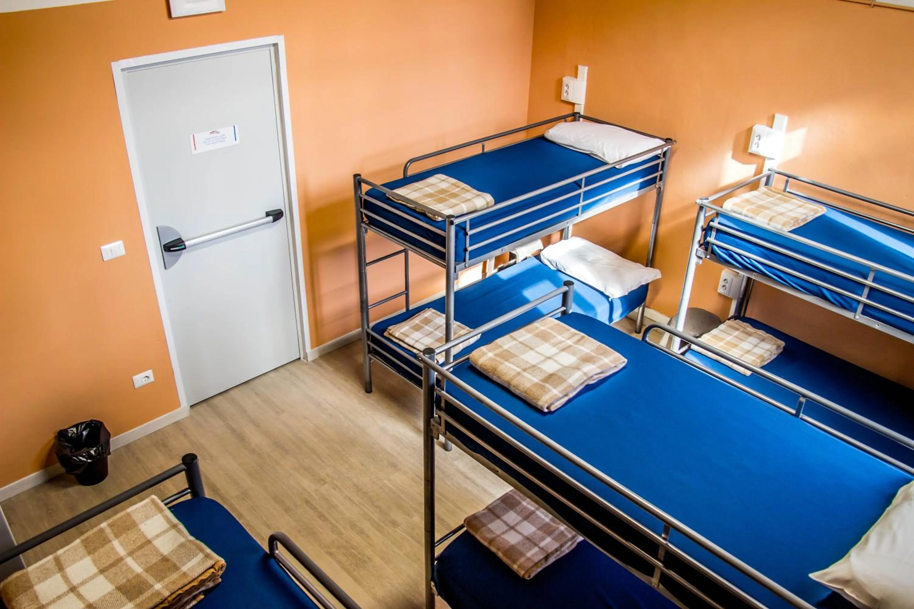 Spring, Bed in Hostel Santa Monaca