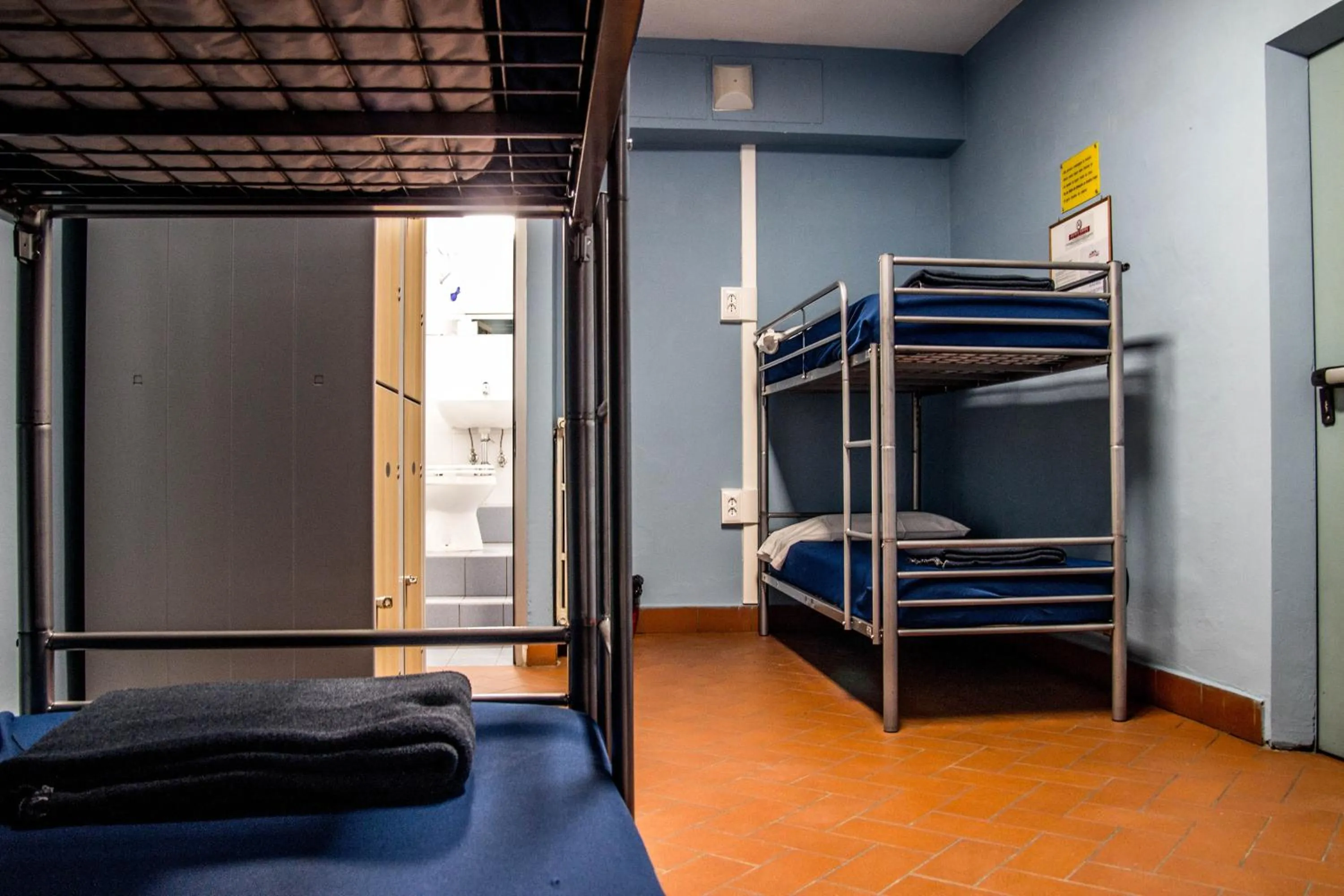 Spring, Bed in Hostel Santa Monaca