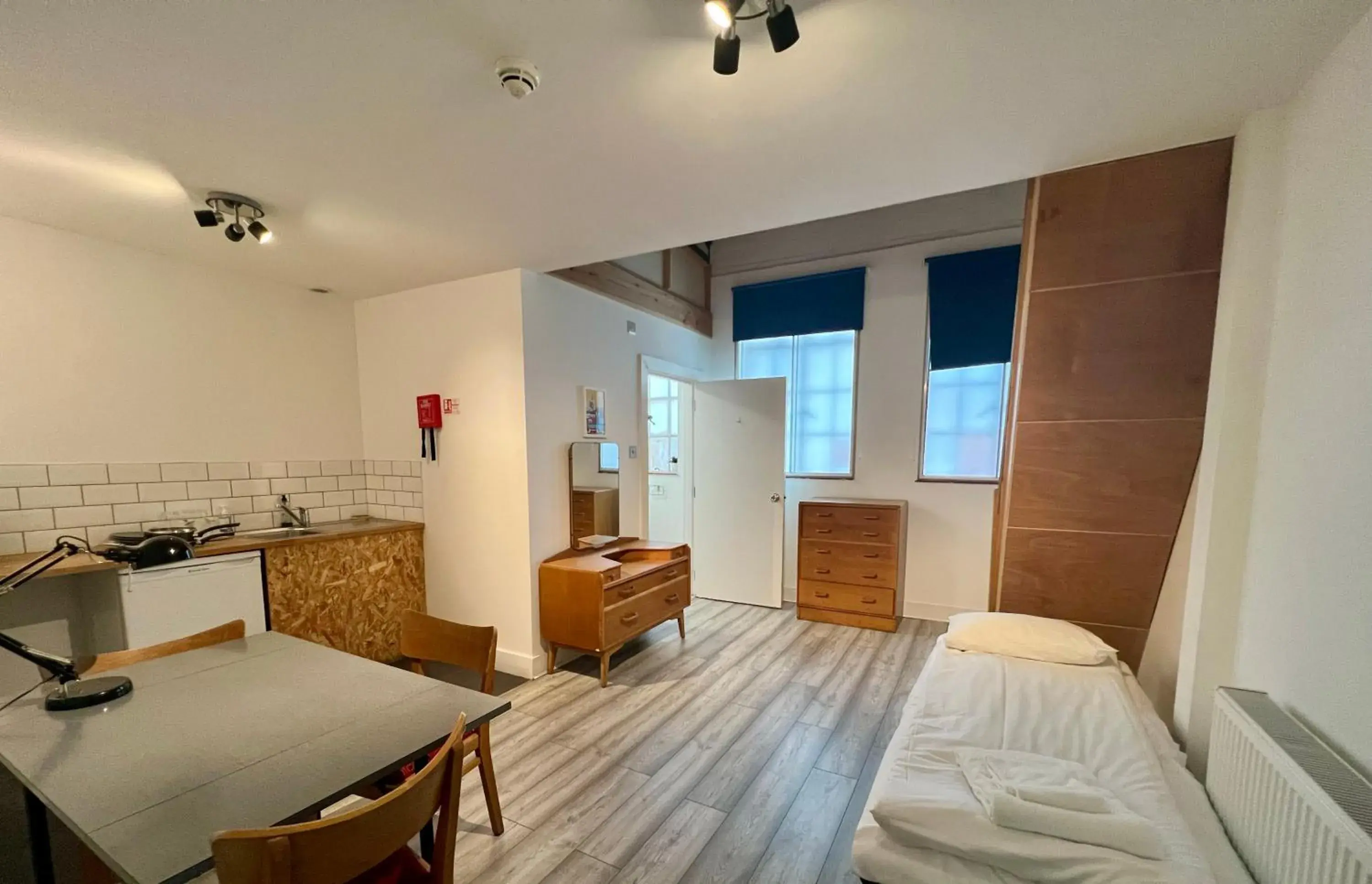 Kitchen or kitchenette, Bed in Green Rooms Kitchen or kitchenette, Bed in Green Rooms