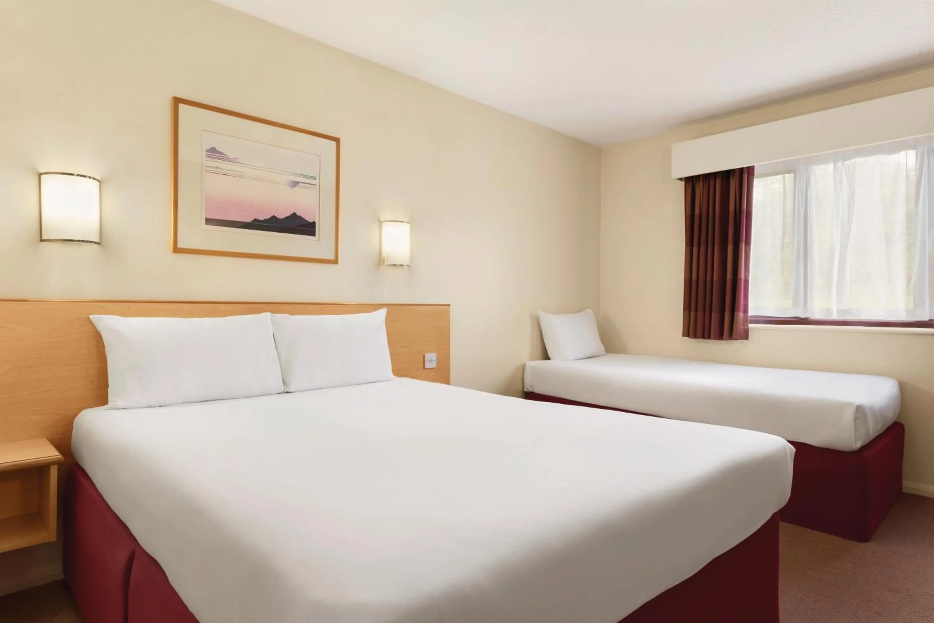 Bed in Days Inn Hotel Warwick South - Southbound M40