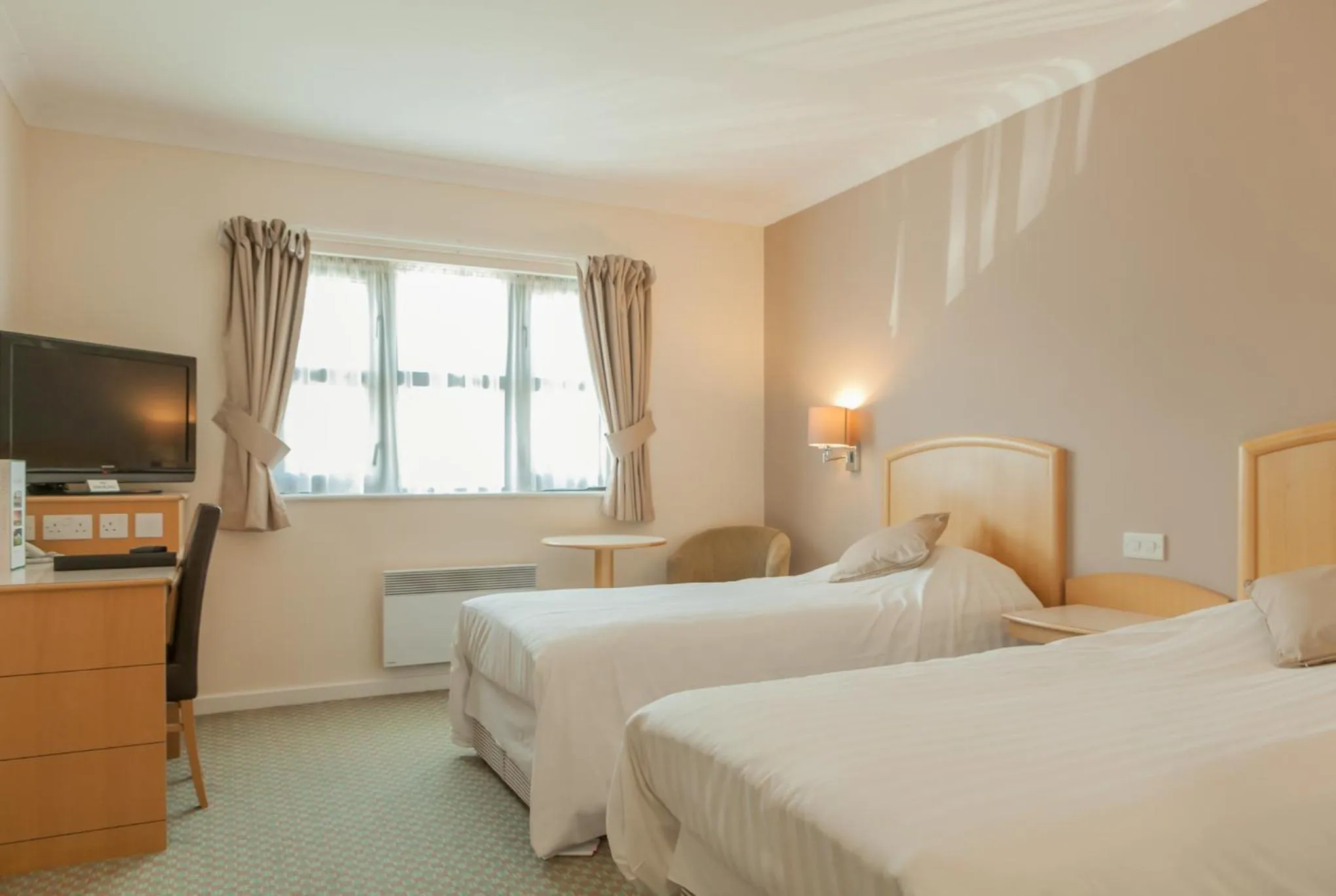 Bedroom, Bed in The Wiltshire Hotel, Golf and Leisure Resort