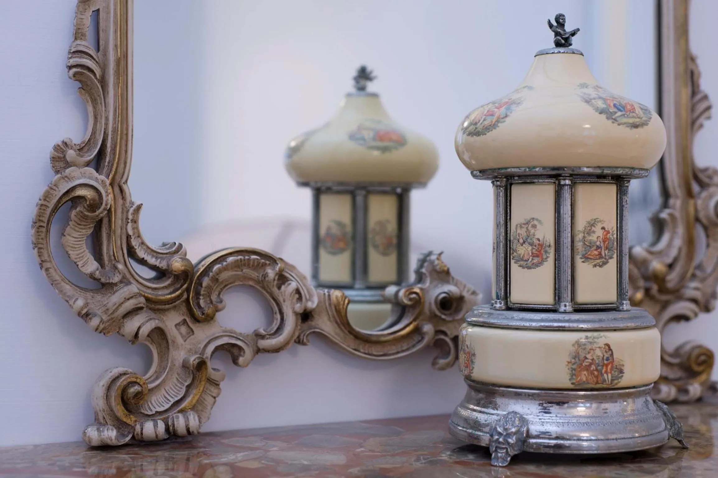 Decorative detail in La Valle Delle Ferriere