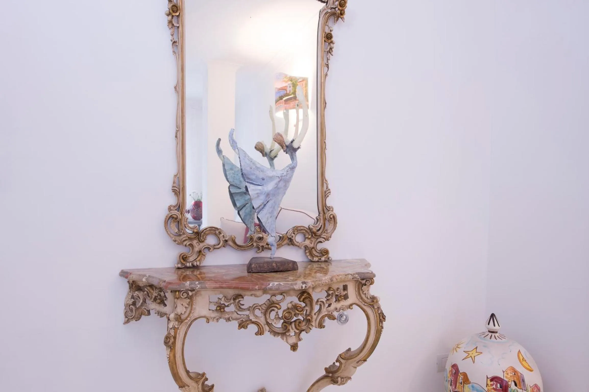 Decorative detail in La Valle Delle Ferriere