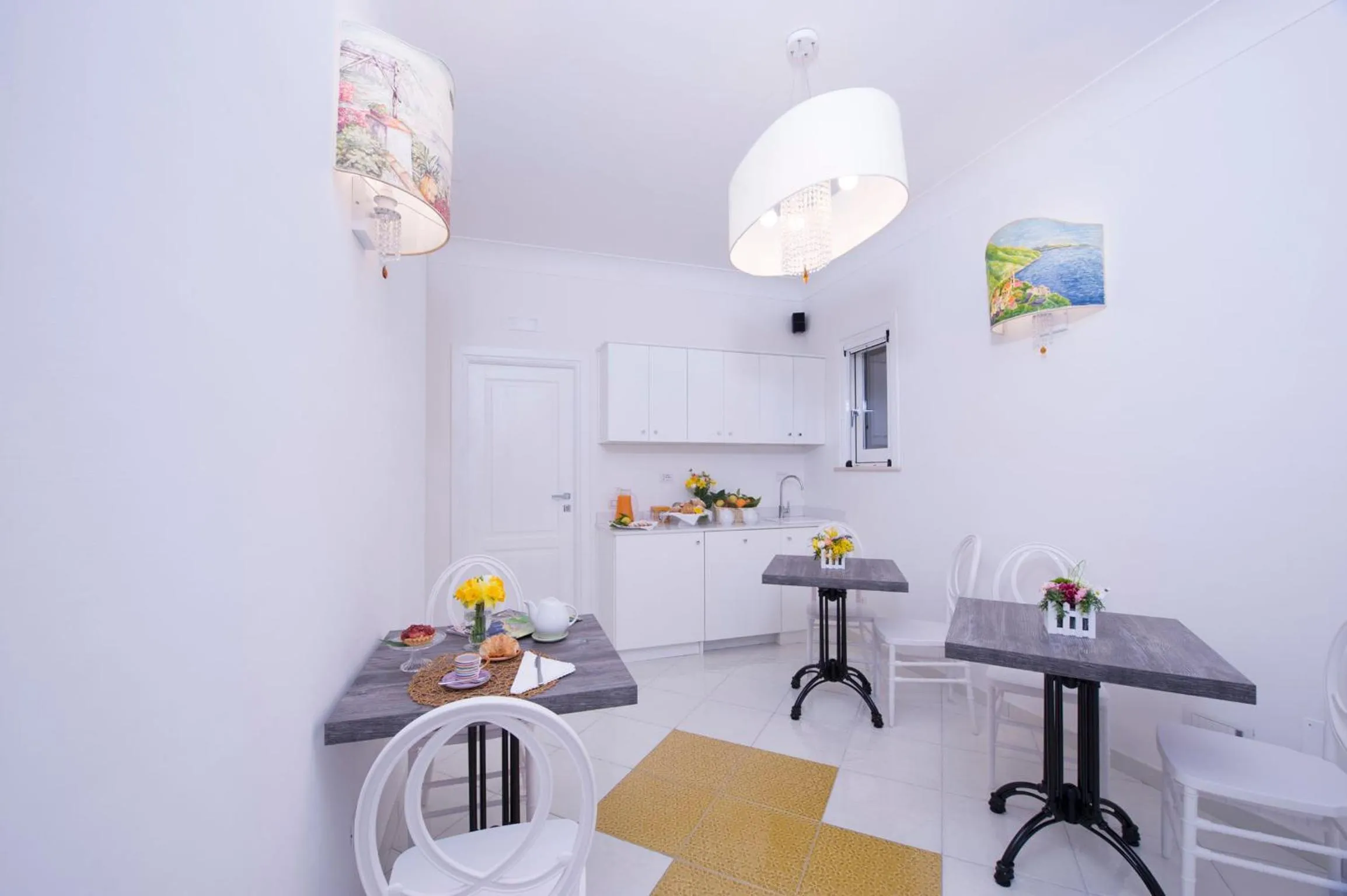 Communal lounge/ TV room in La Valle Delle Ferriere