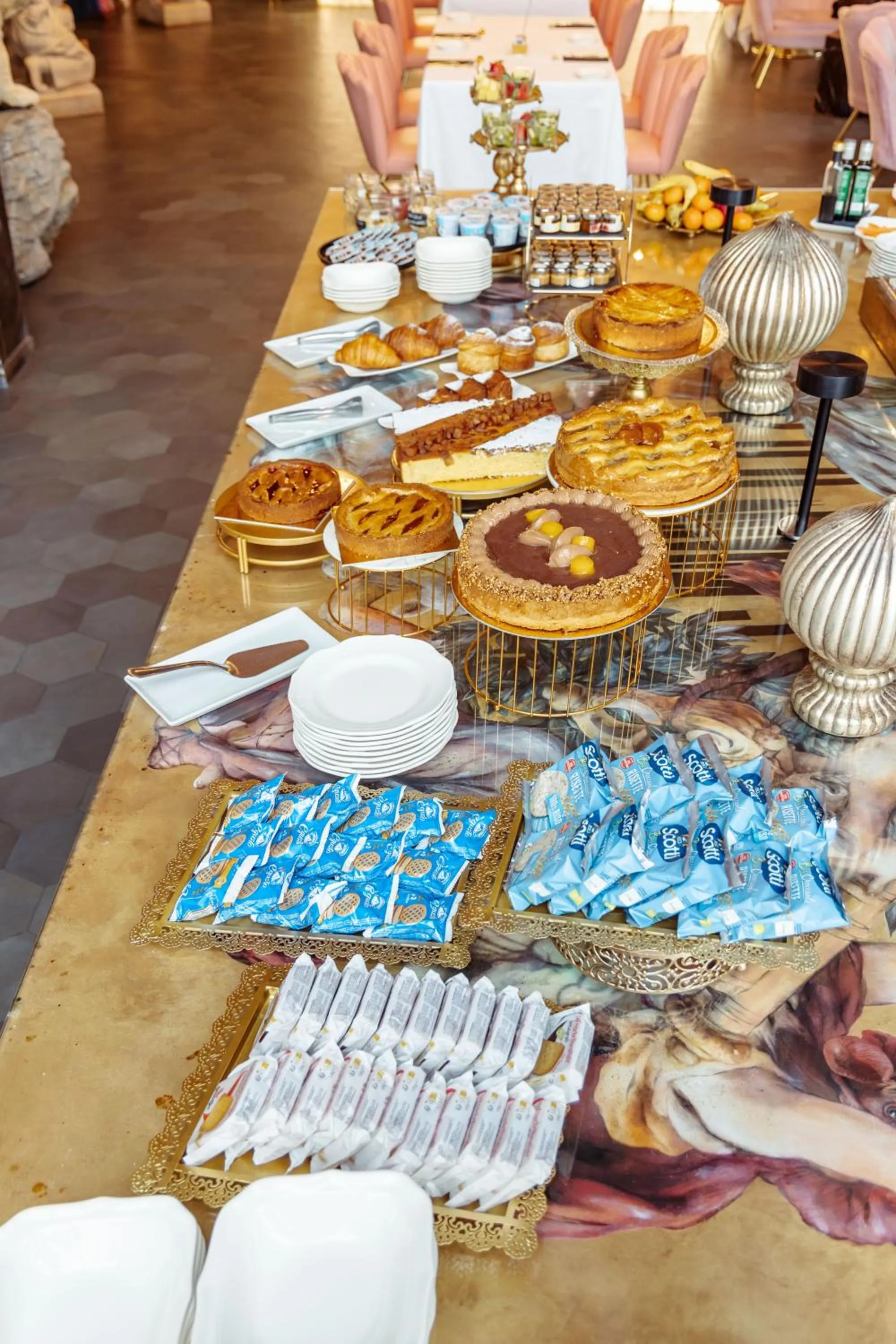 Restaurant/places to eat in Collini Rooms, WorldHotels Crafted