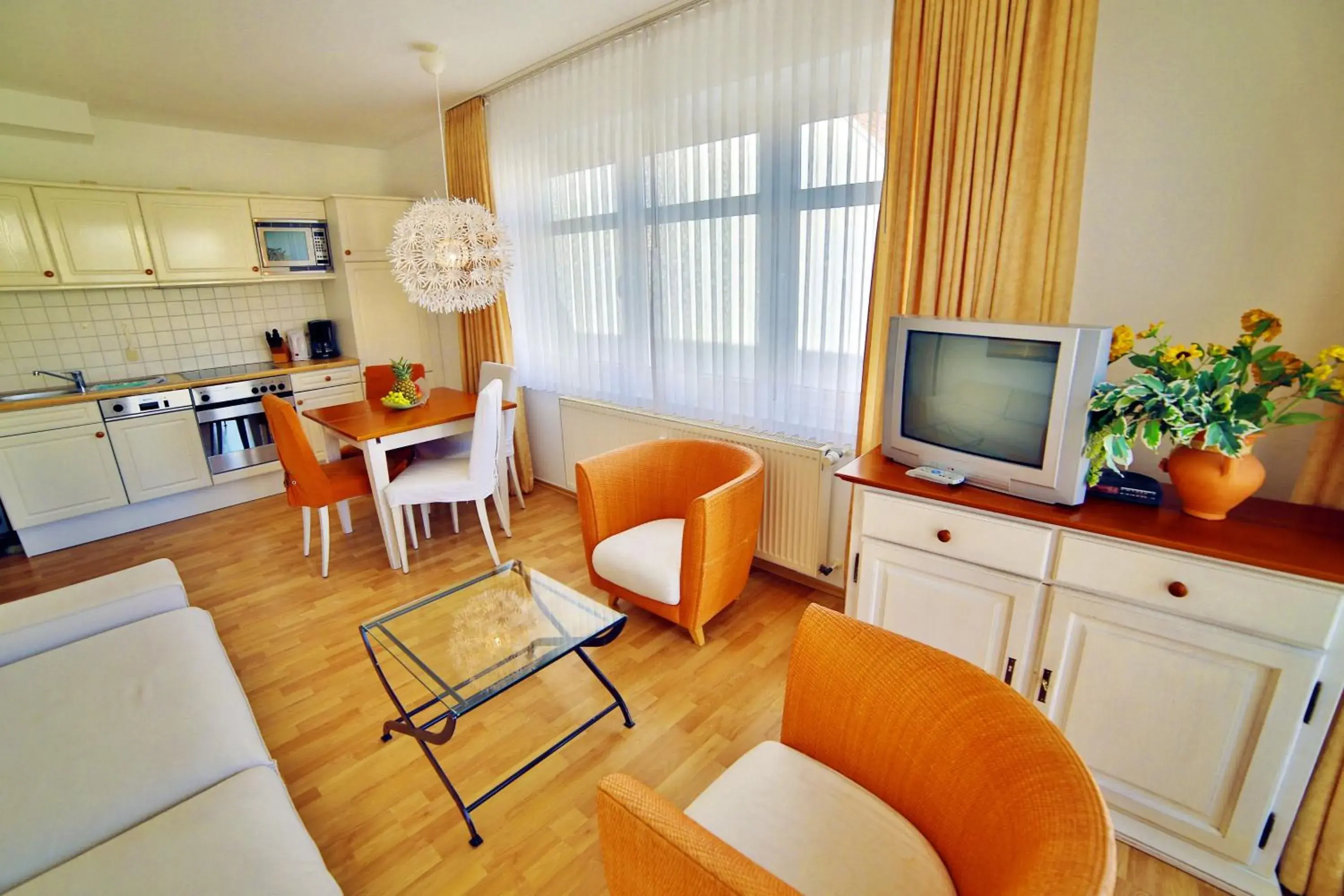 Ferienwohnung Binzer Strandgut im Haus Jahreszeiten Binz Ferienwohnung Binzer Strandgut im Haus Jahreszeiten Binz