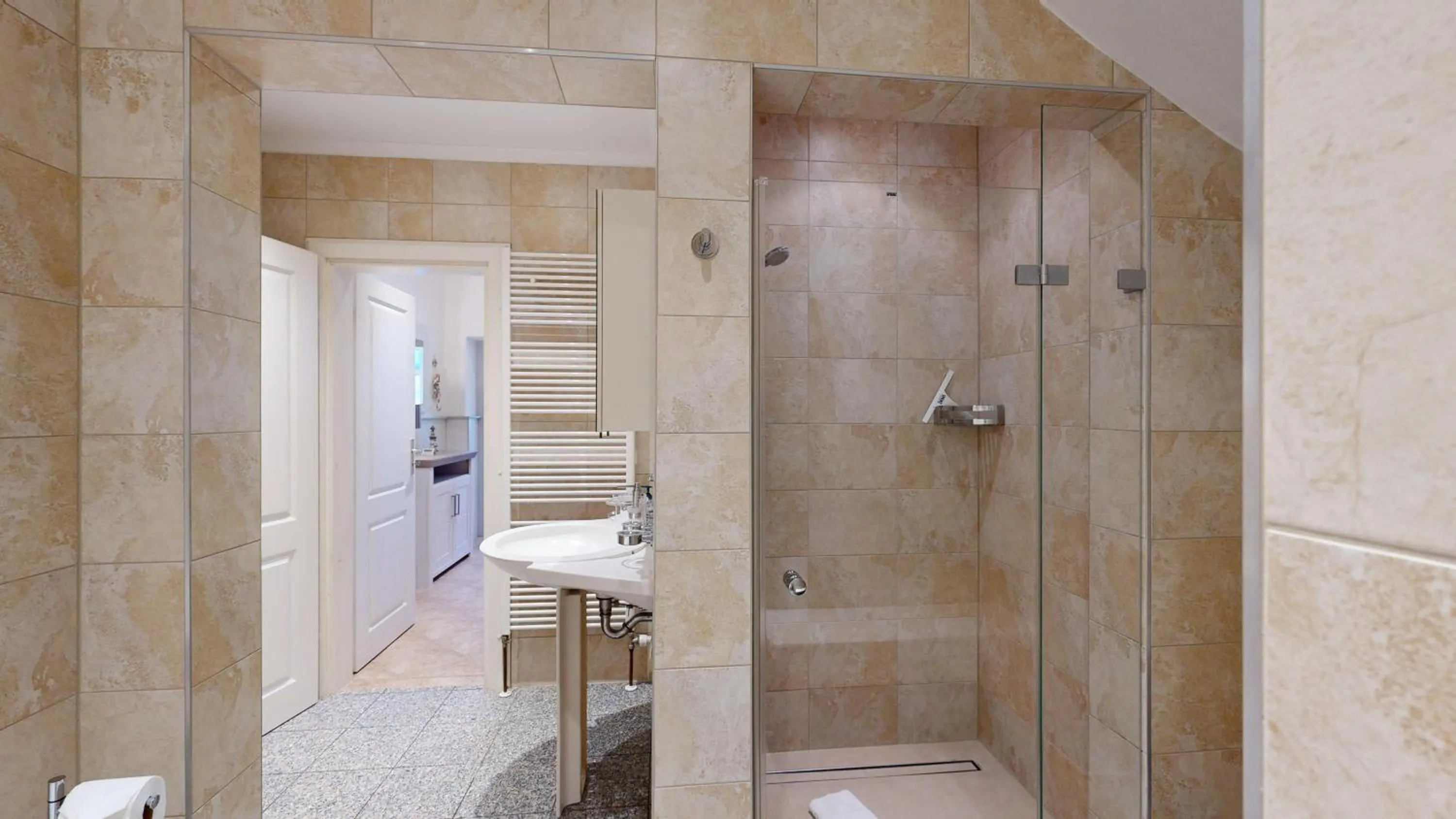 Bathroom in strandnahe FeWo mit Terrasse, Villa Vergissmeinnicht 01, Binz