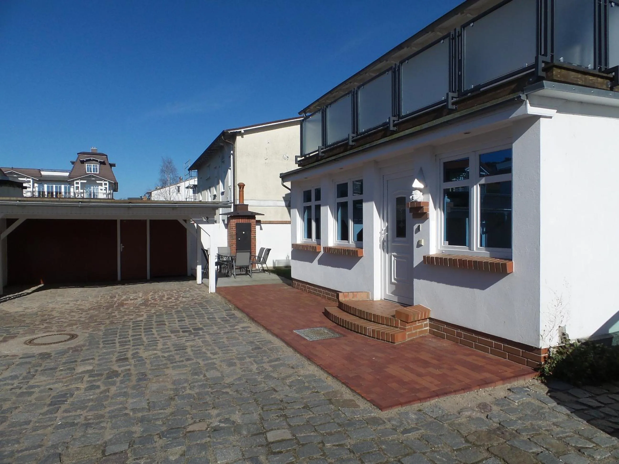 Property building in strandnahe FeWo mit Terrasse, Villa Vergissmeinnicht 01, Binz