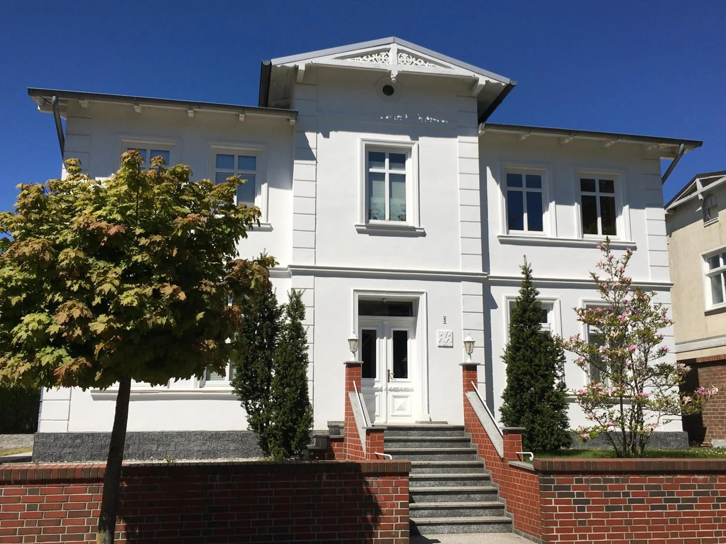 Property building in strandnahe FeWo mit Terrasse, Villa Vergissmeinnicht 01, Binz