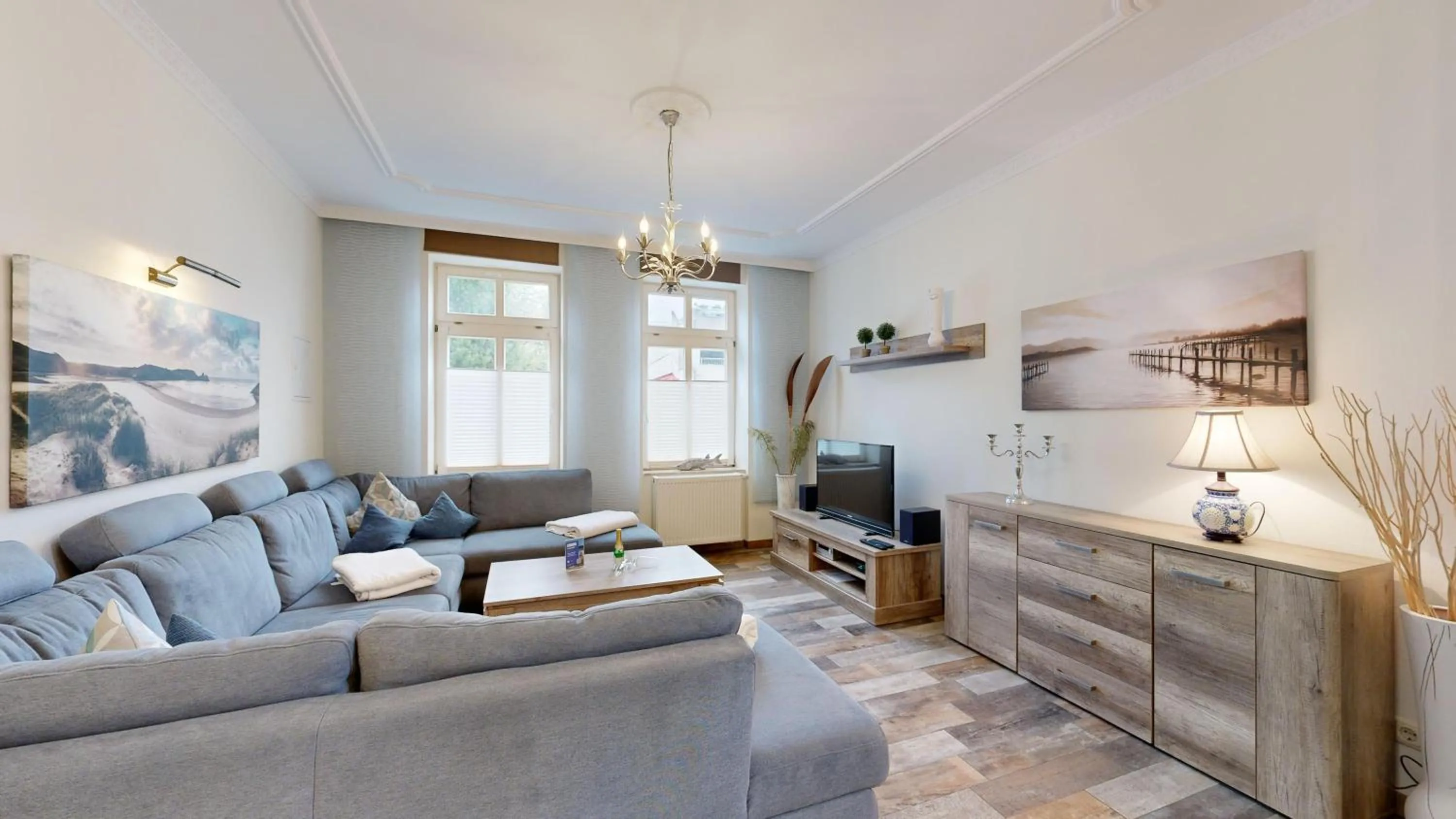 Living room in strandnahe FeWo mit Terrasse, Villa Vergissmeinnicht 01, Binz