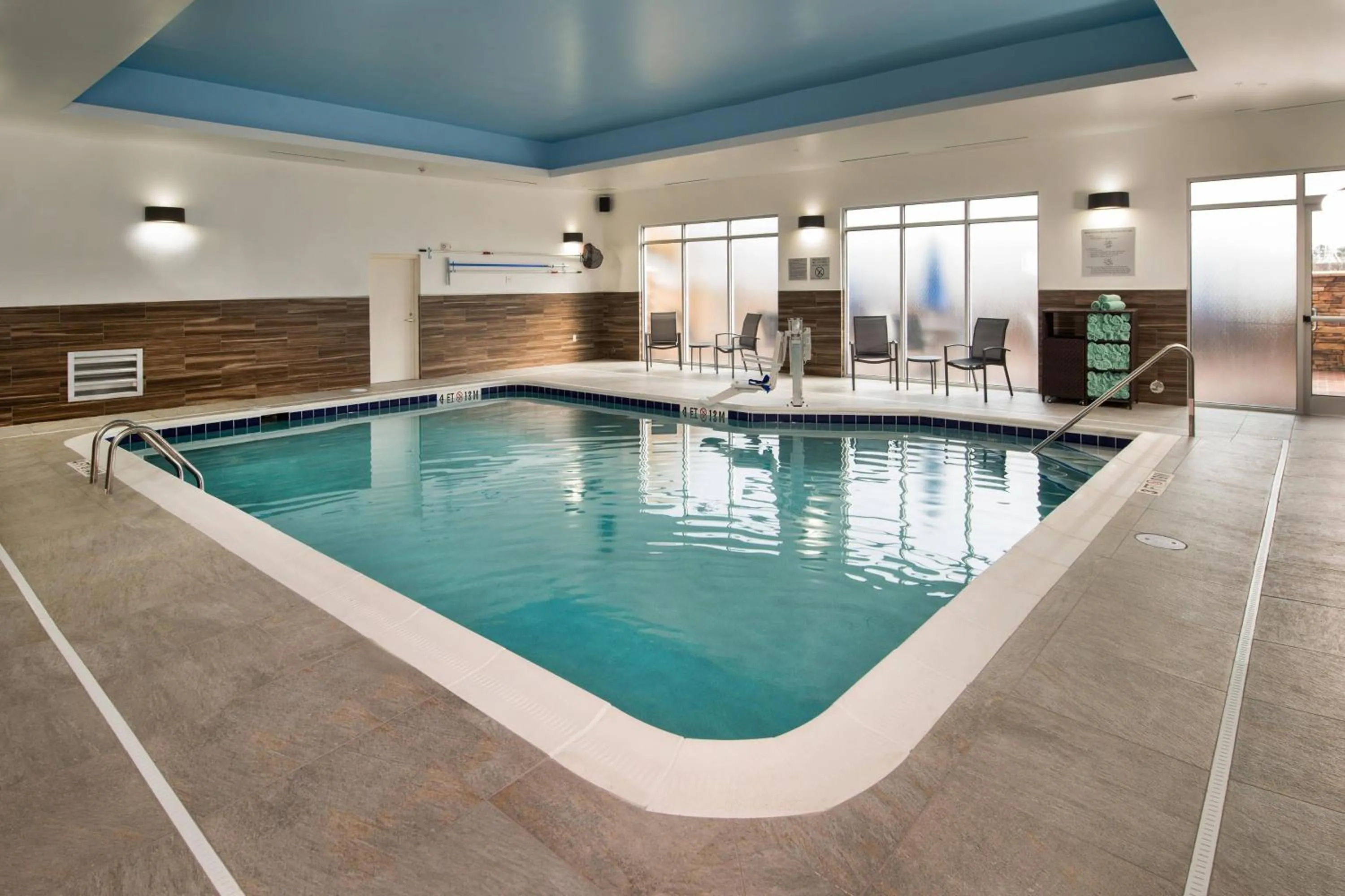 Swimming pool in Fairfield Inn & Suites by Marriott Washington