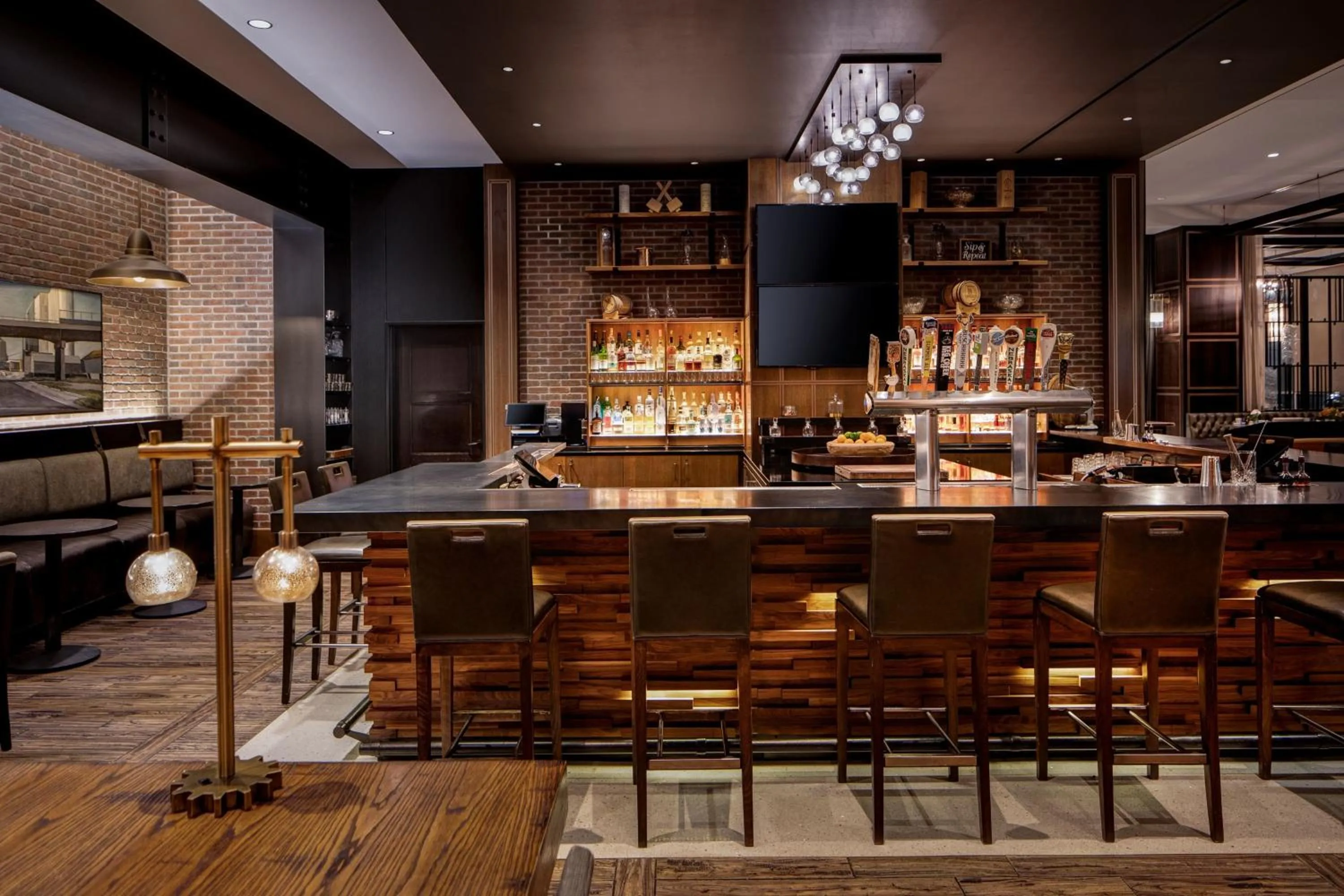 Lounge or bar in Omaha Marriott Downtown at the Capitol District