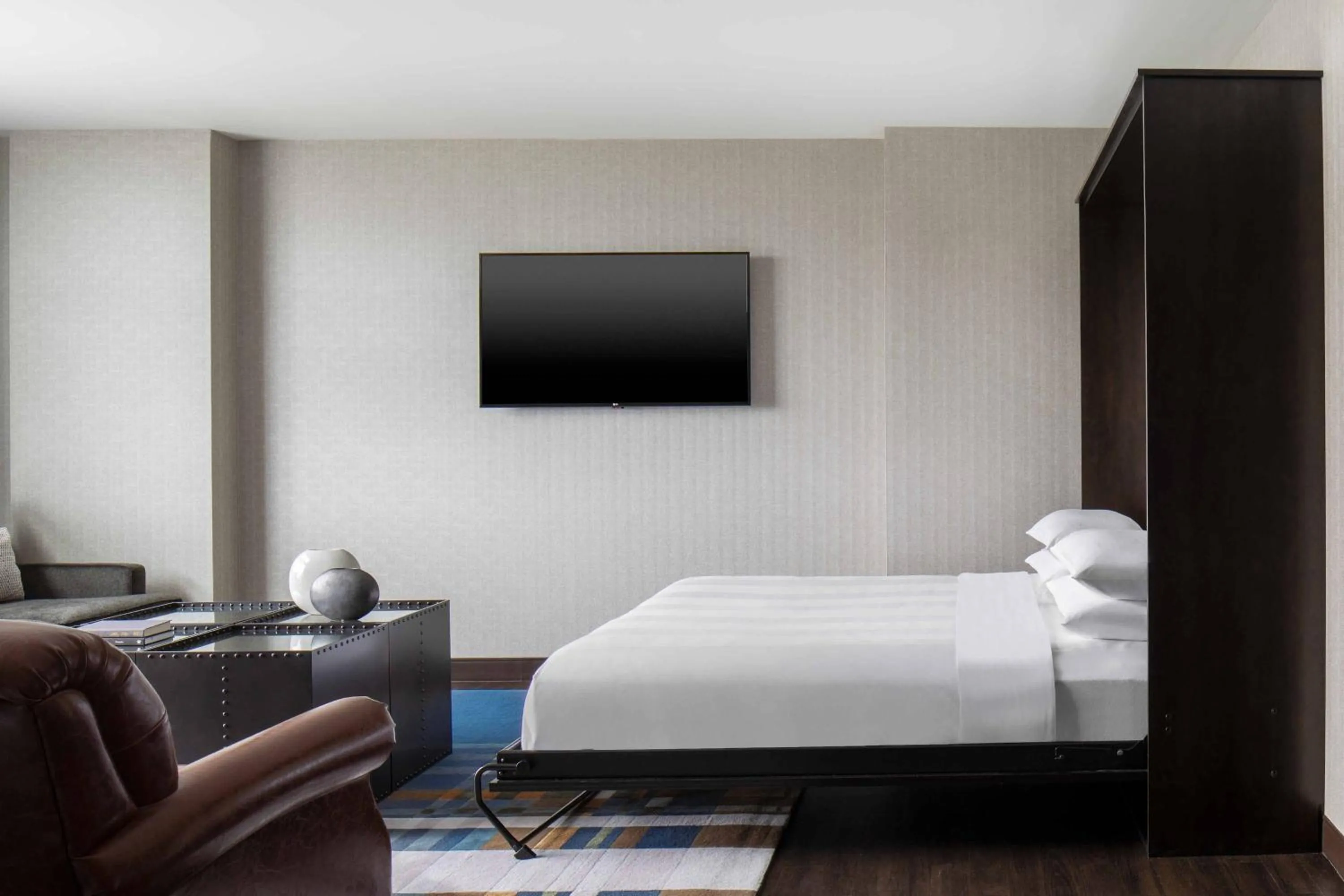 Photo of the whole room, Bed in Omaha Marriott Downtown at the Capitol District