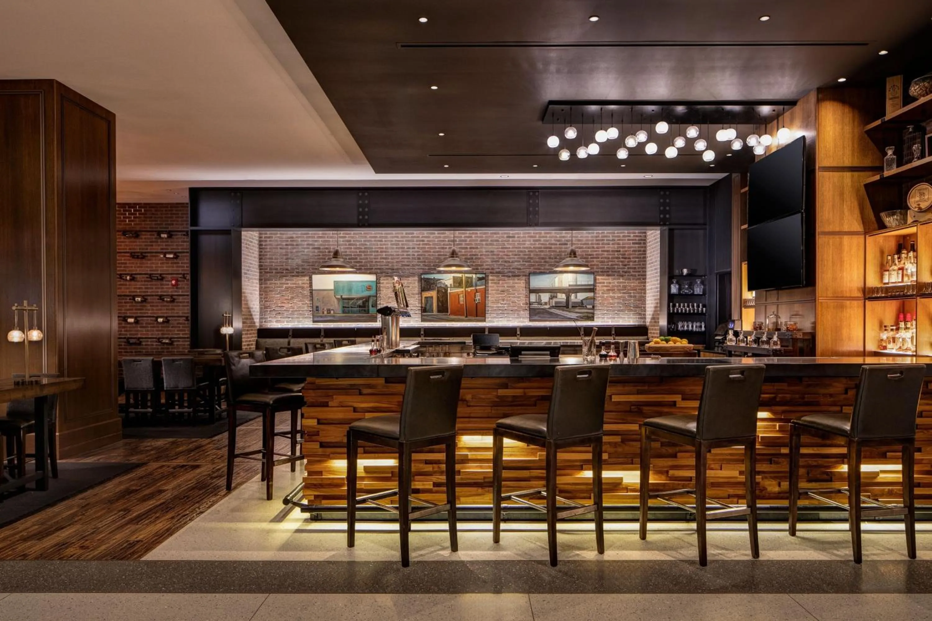 Lounge or bar in Omaha Marriott Downtown at the Capitol District