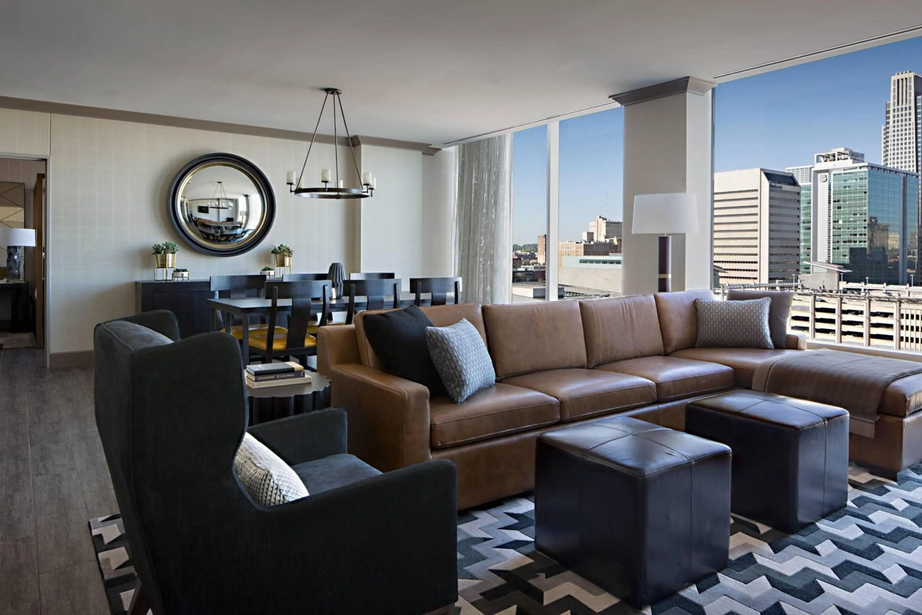Living room in Omaha Marriott Downtown at the Capitol District