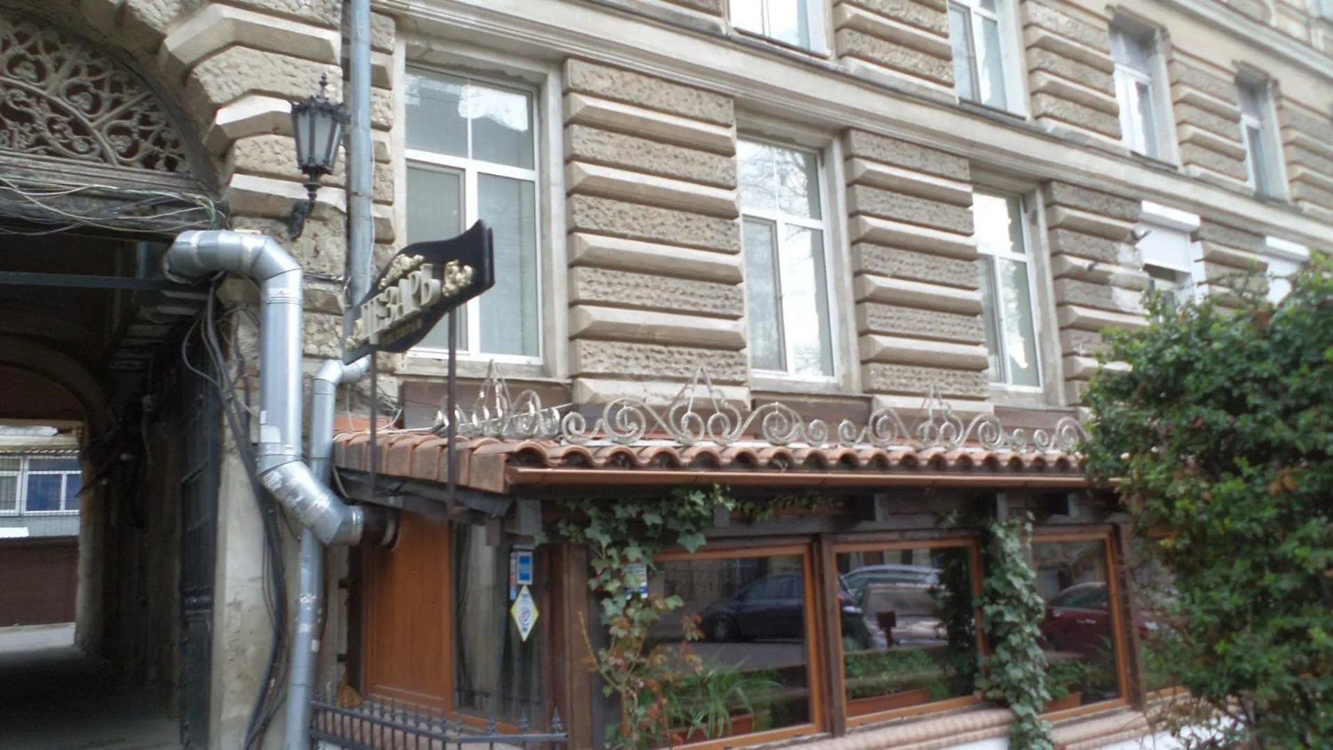 Restaurant/places to eat in center, Apartment on Deribasovskaya 10