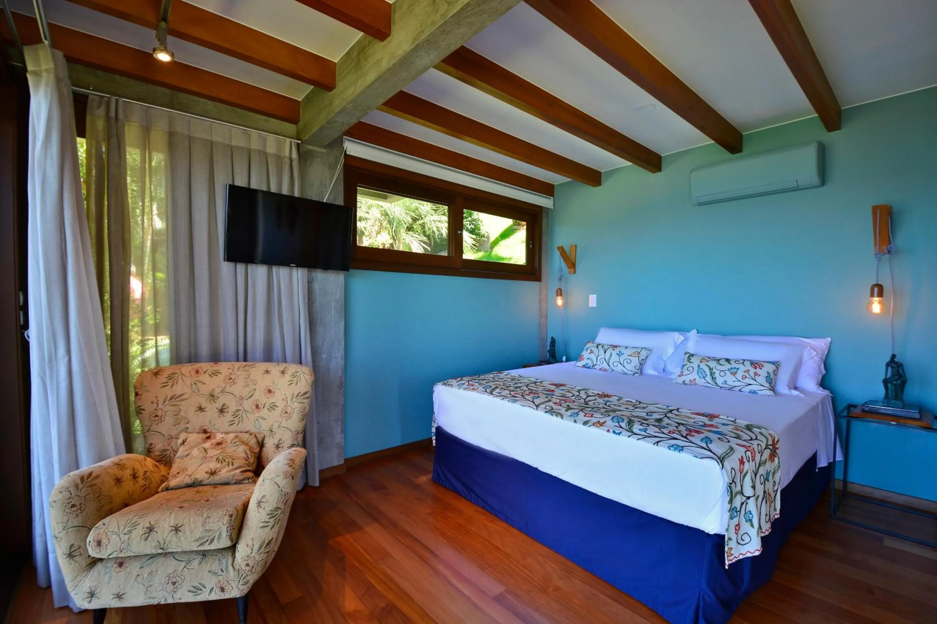 Bedroom, Bed in Villa Gardena Suites