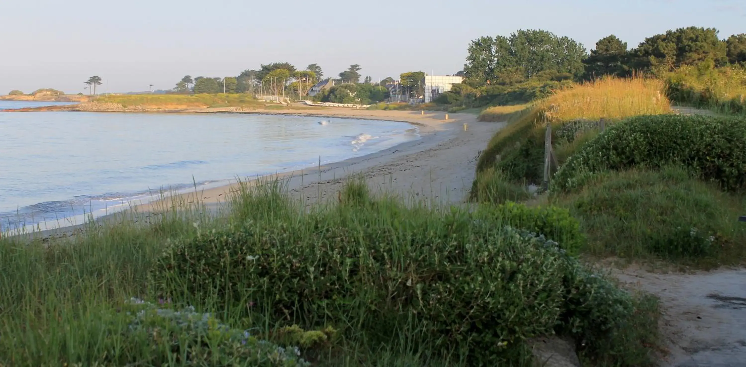 Property building in Logis Hôtel & Restaurant LES MOUETTES - Larmor Plage, Proche de LORIENT Property building in Logis Hôtel & Restaurant LES MOUETTES - Larmor Plage, Proche de LORIENT