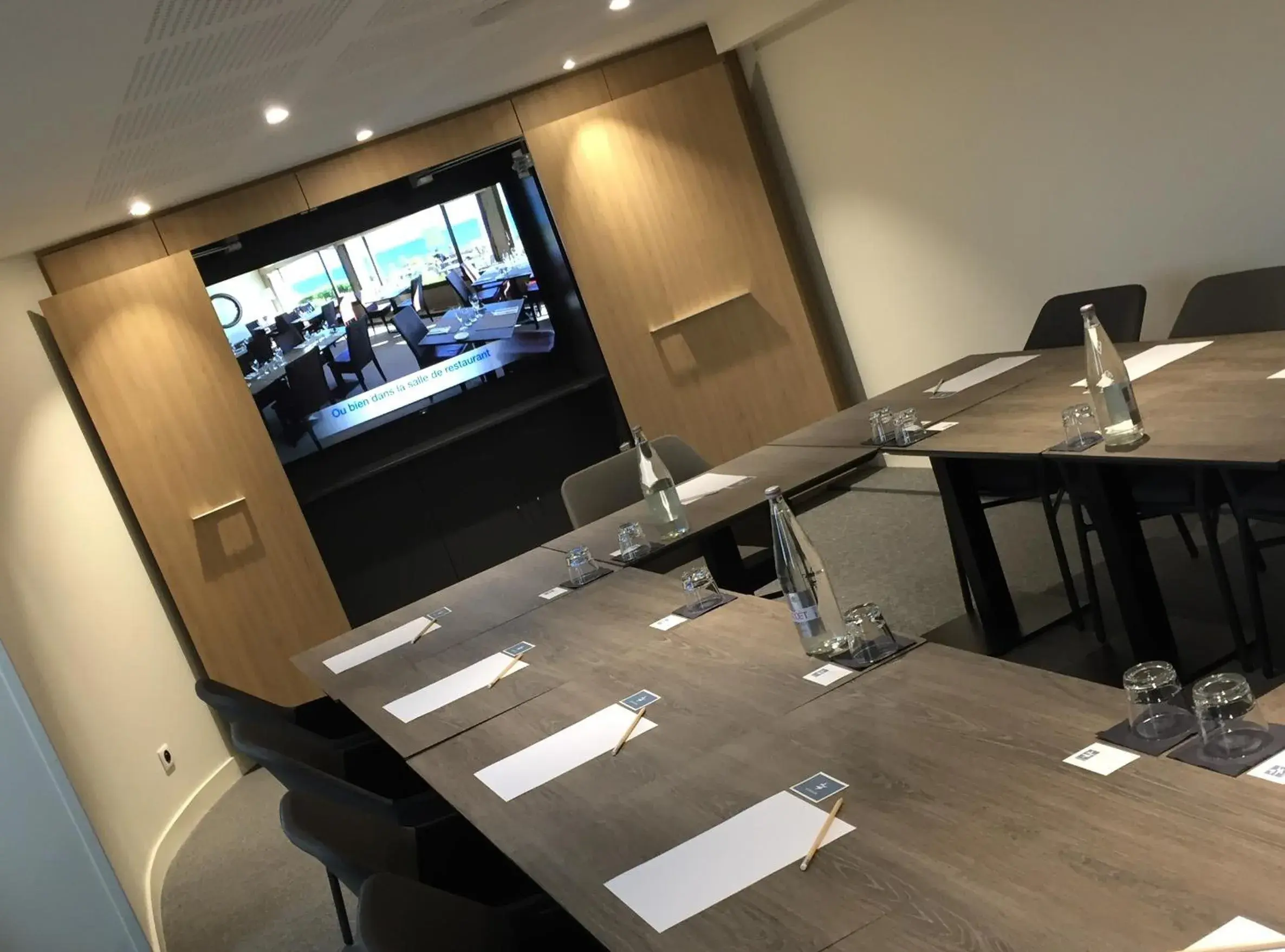 Business facilities in Logis Hôtel & Restaurant LES MOUETTES - Larmor Plage, Proche de LORIENT Business facilities in Logis Hôtel & Restaurant LES MOUETTES - Larmor Plage, Proche de LORIENT