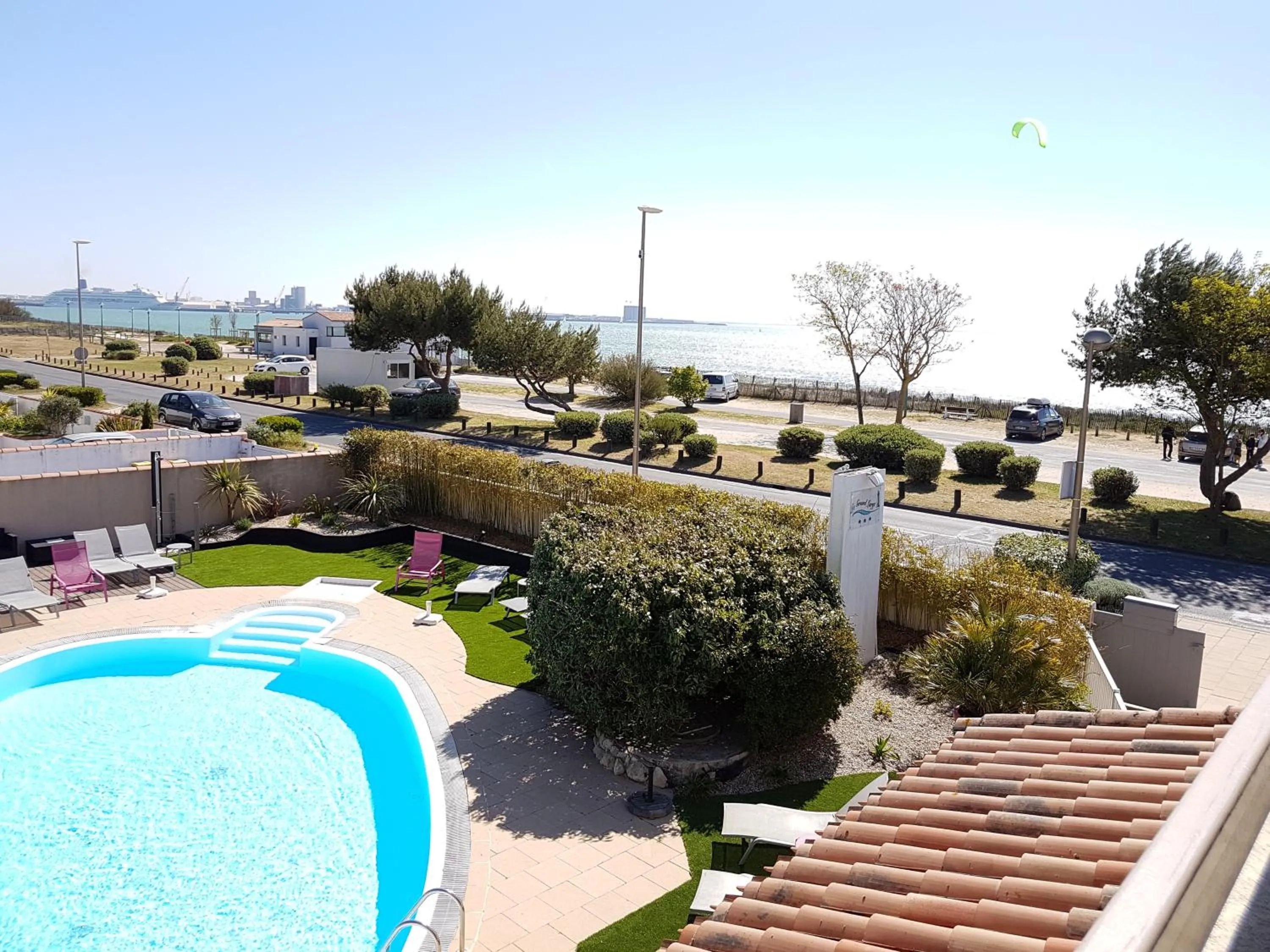 Hôtel Restaurant Le Grand Large - Face à la plage - Ile de Ré