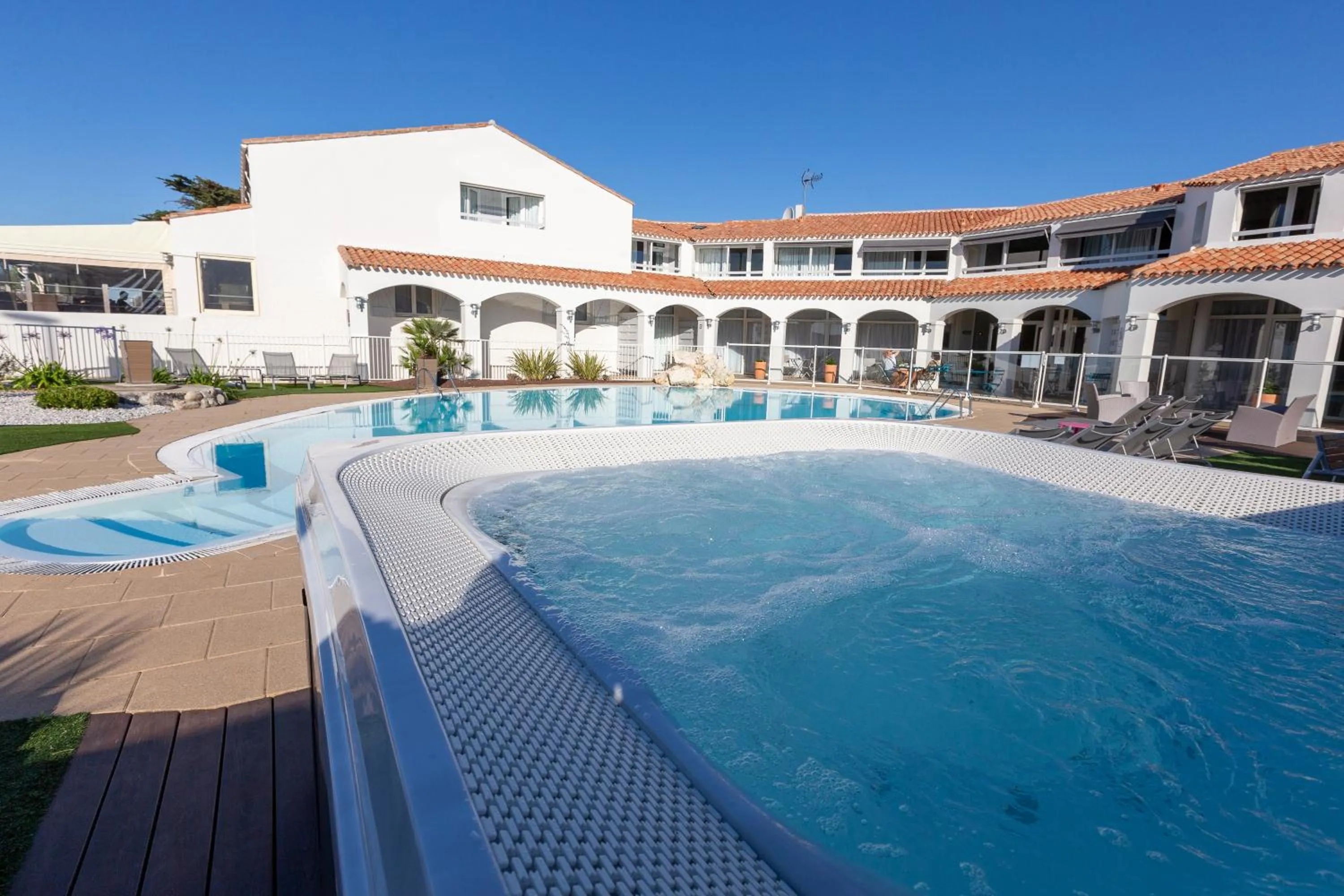 Hôtel Restaurant Le Grand Large - Face à la plage - Ile de Ré