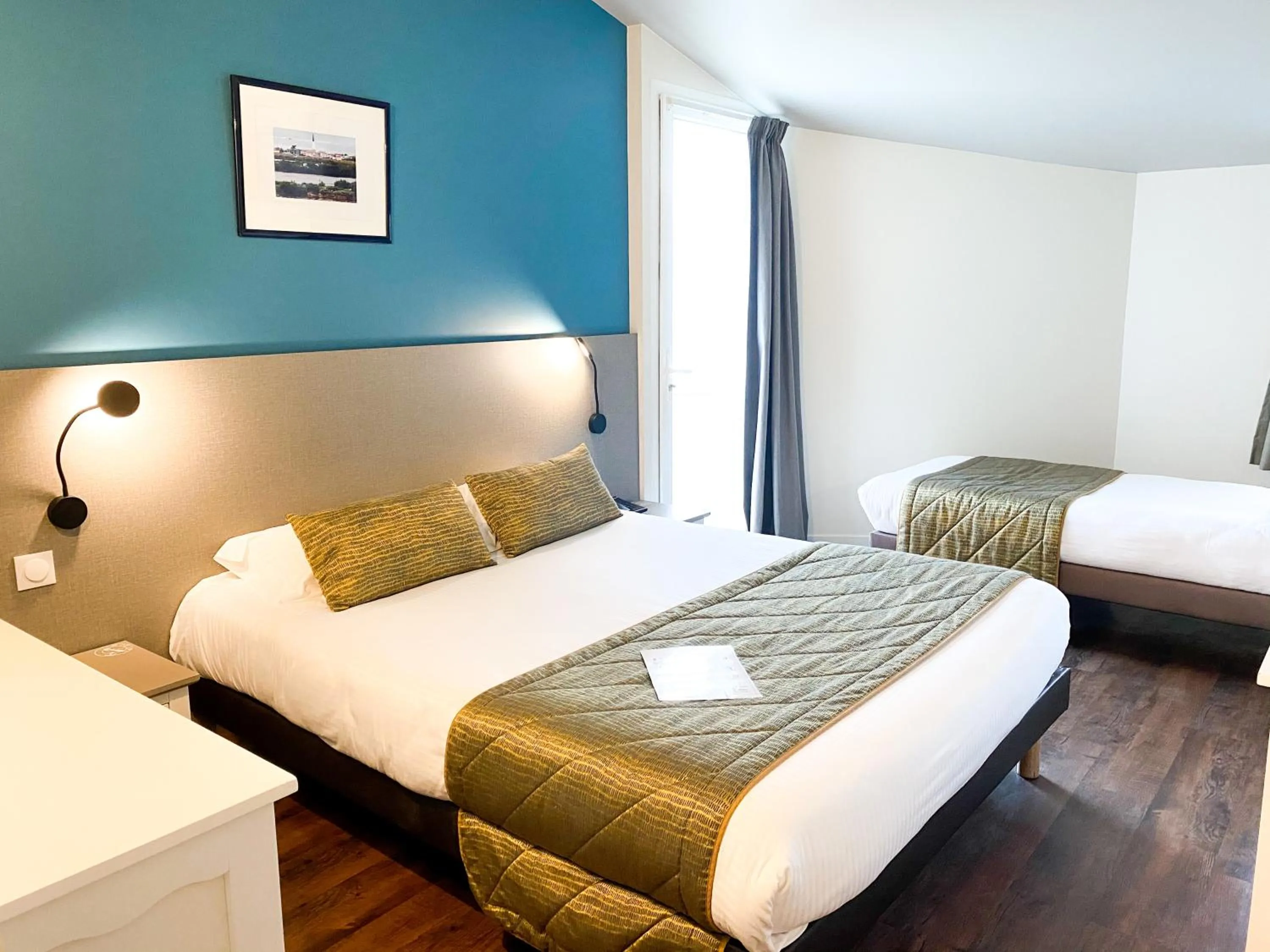 Bed in Hôtel Restaurant Le Grand Large - Face à la plage - Ile de Ré