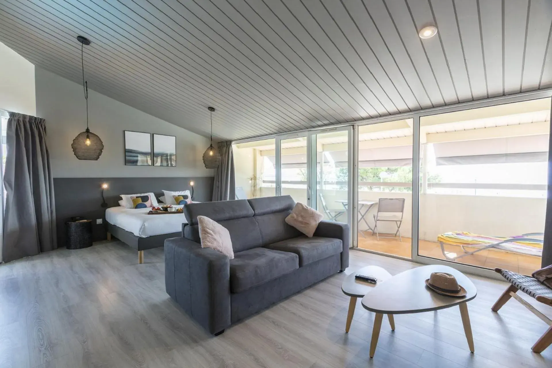 Family Suite with Sea View in Hôtel Restaurant Le Grand Large - Face à la plage - Ile de Ré Family Suite with Sea View in Hôtel Restaurant Le Grand Large - Face à la plage - Ile de Ré