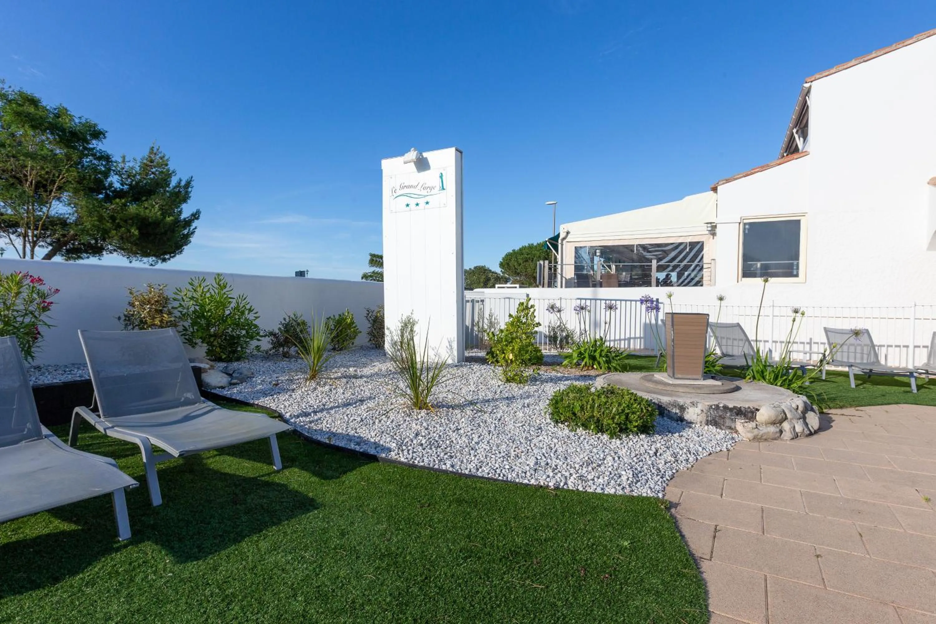 Hôtel Restaurant Le Grand Large - Face à la plage - Ile de Ré