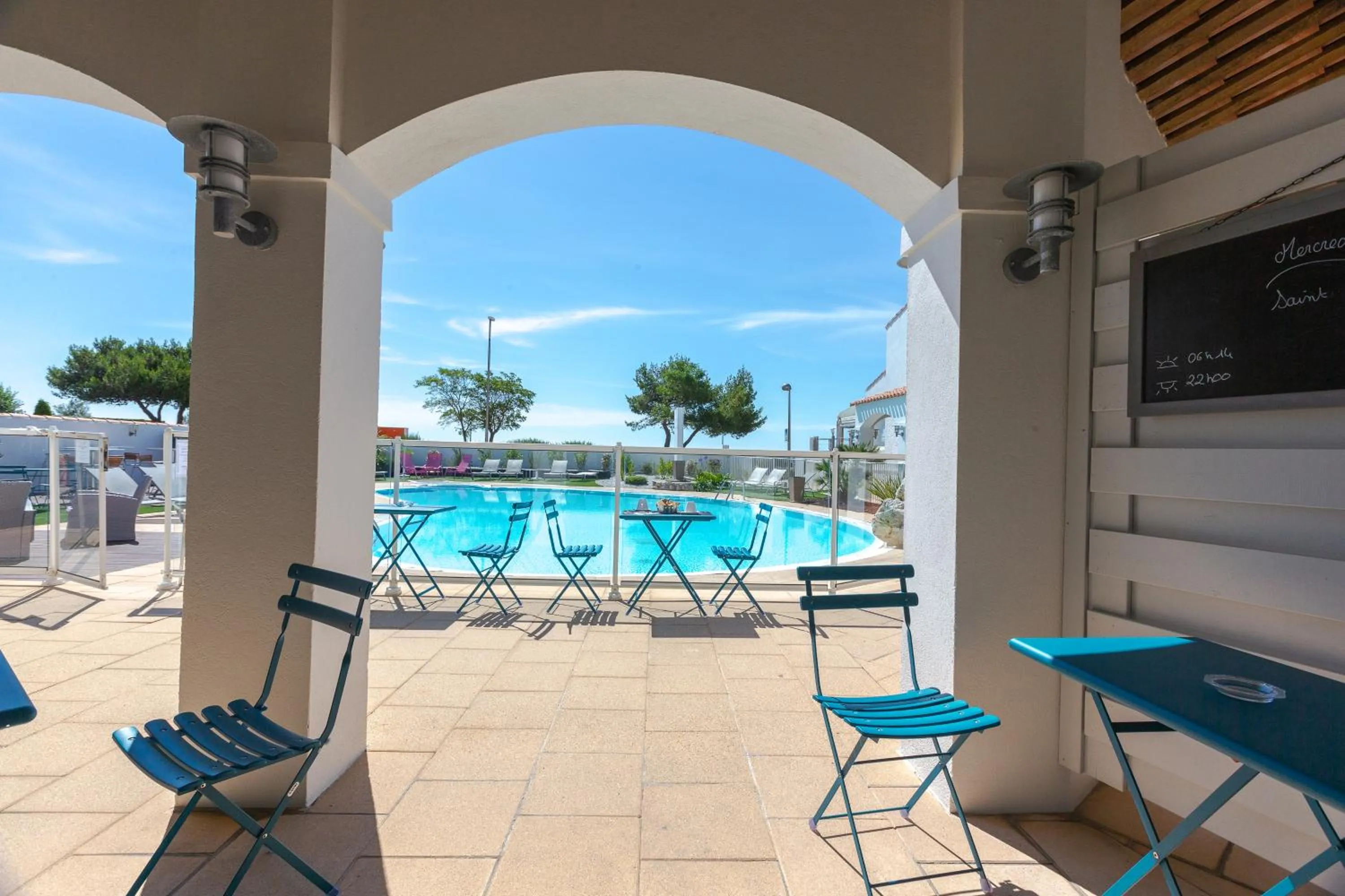 Hôtel Restaurant Le Grand Large - Face à la plage - Ile de Ré